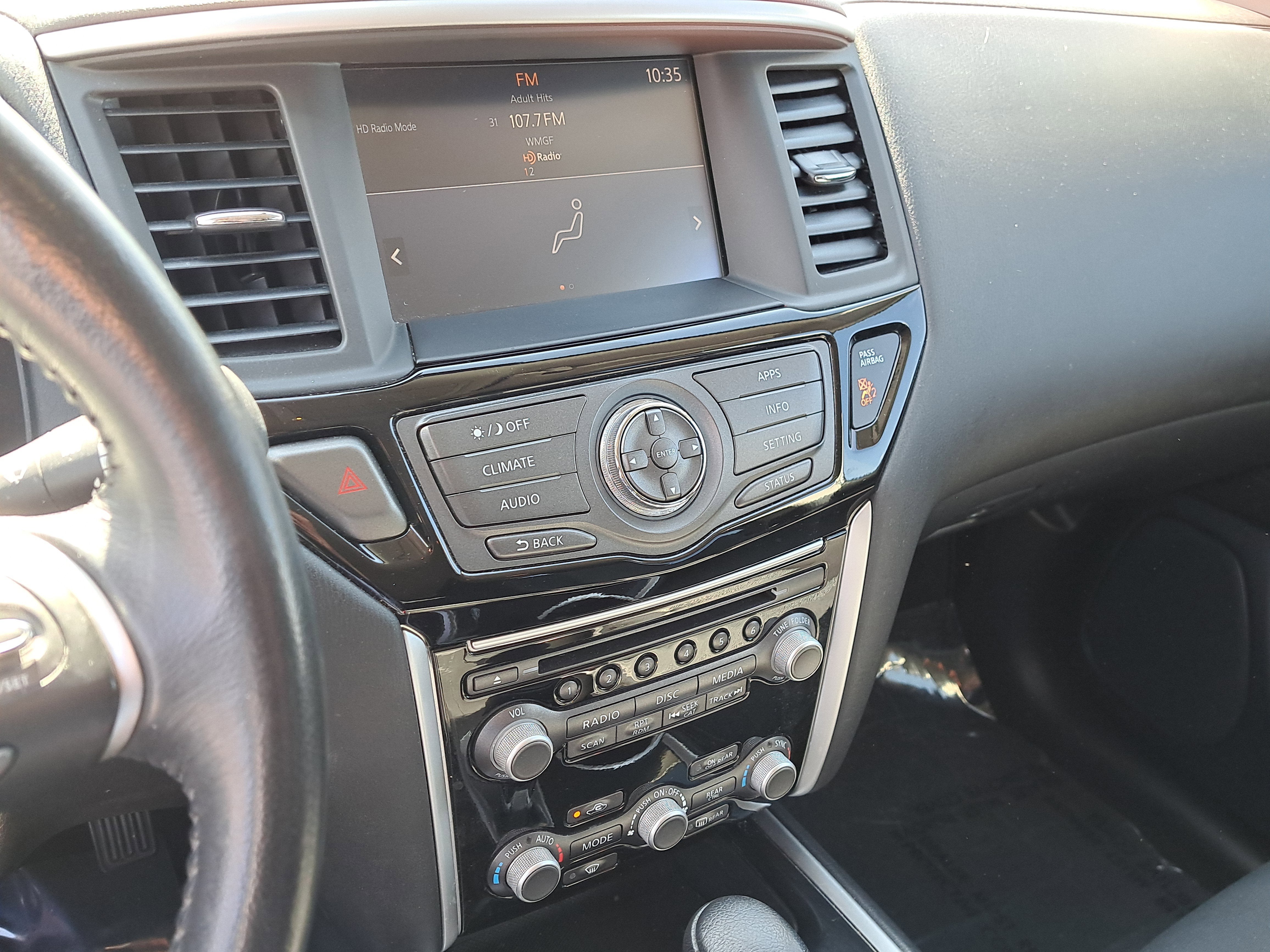 2019 Nissan Pathfinder SV