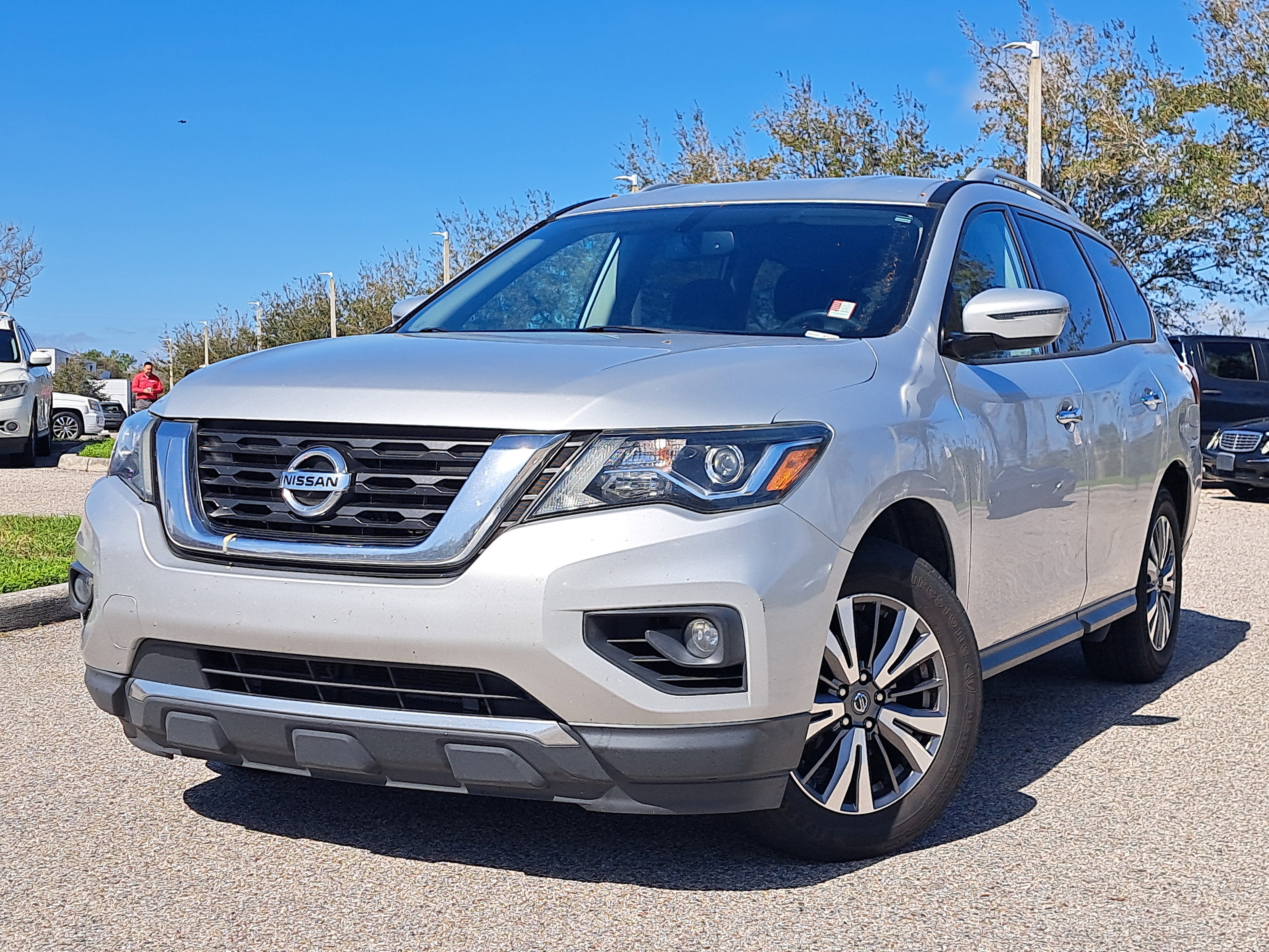 2019 Nissan Pathfinder SV