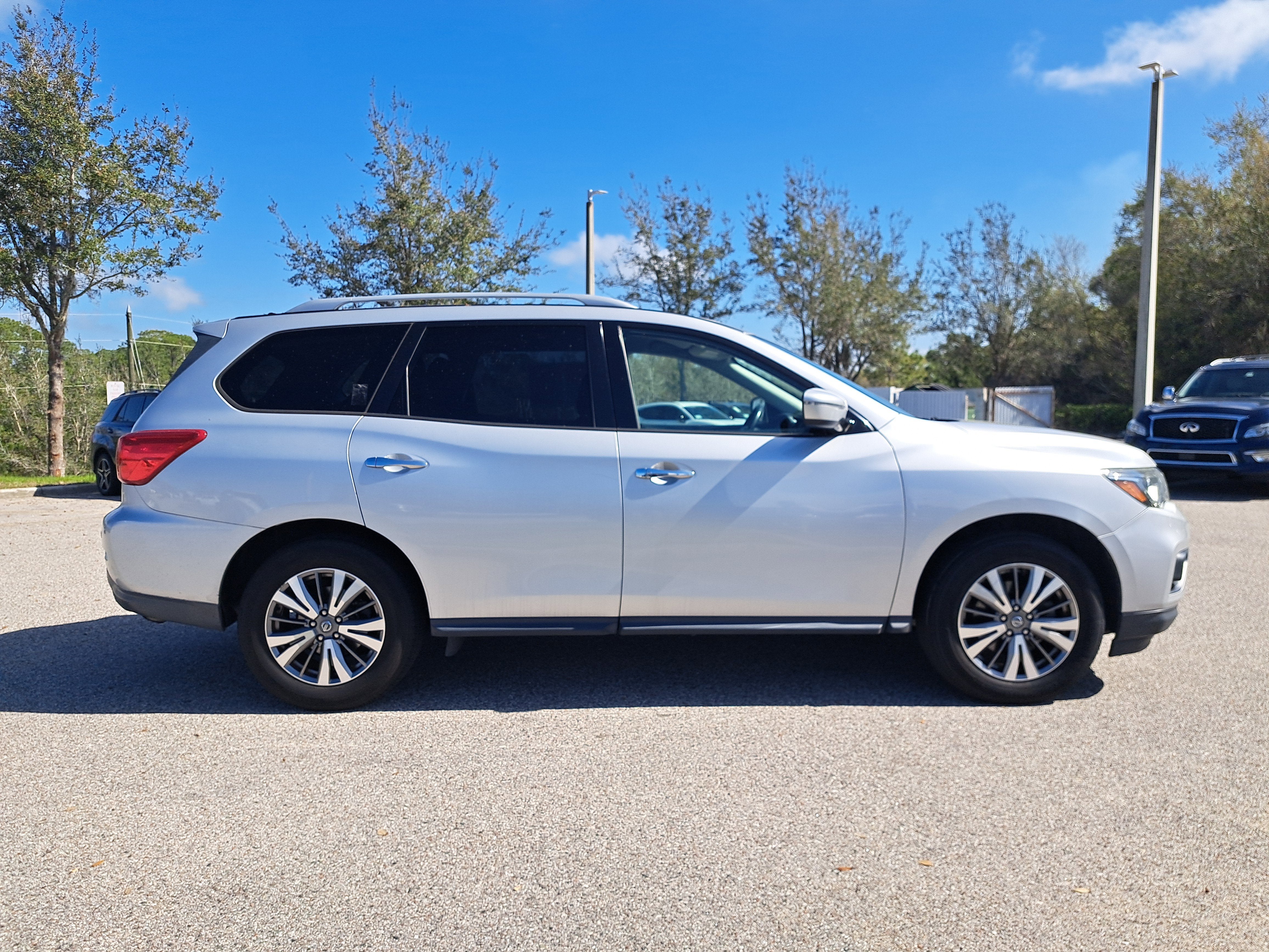 2019 Nissan Pathfinder SV