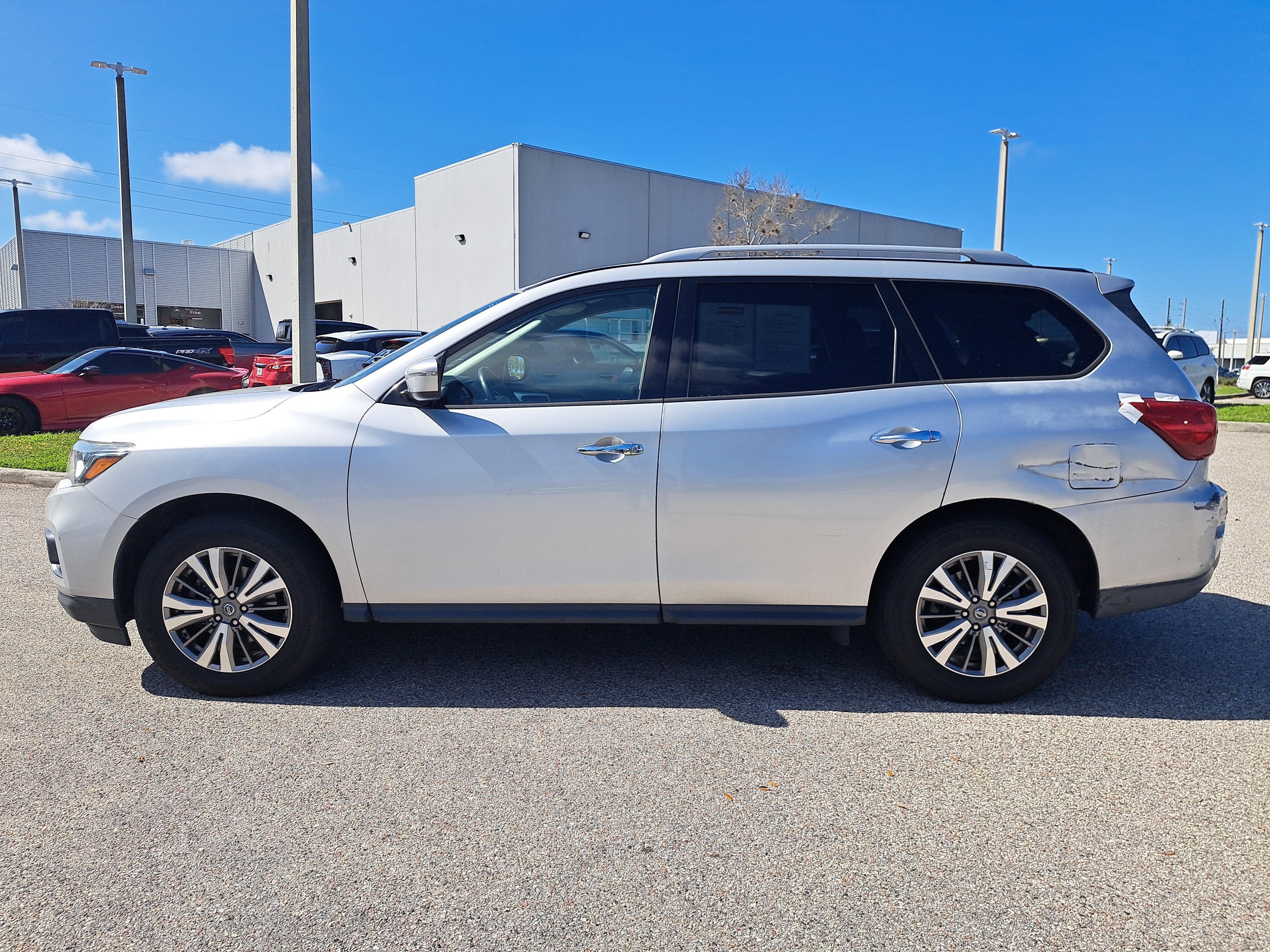 2019 Nissan Pathfinder SV