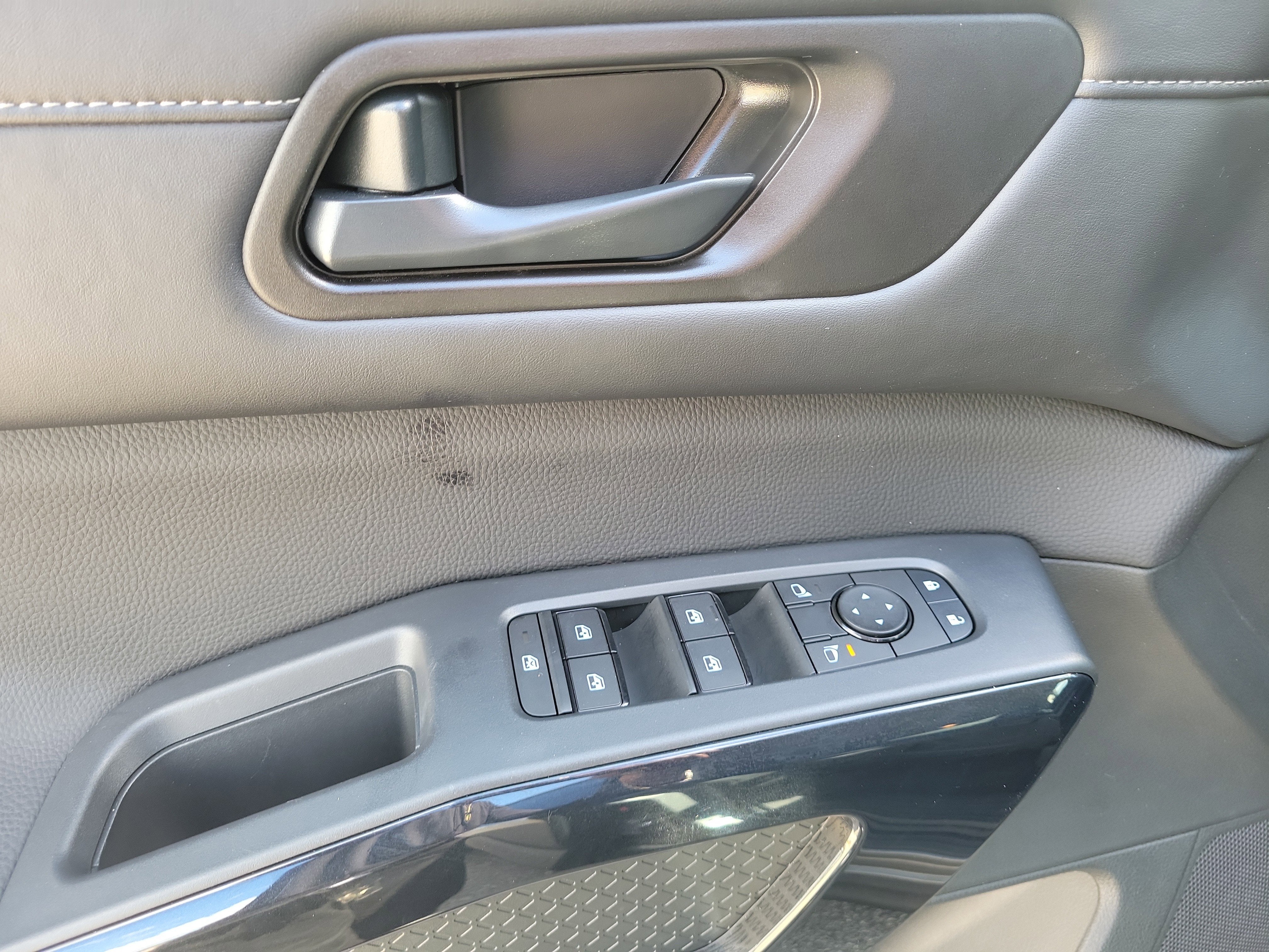 2025 Nissan Pathfinder S