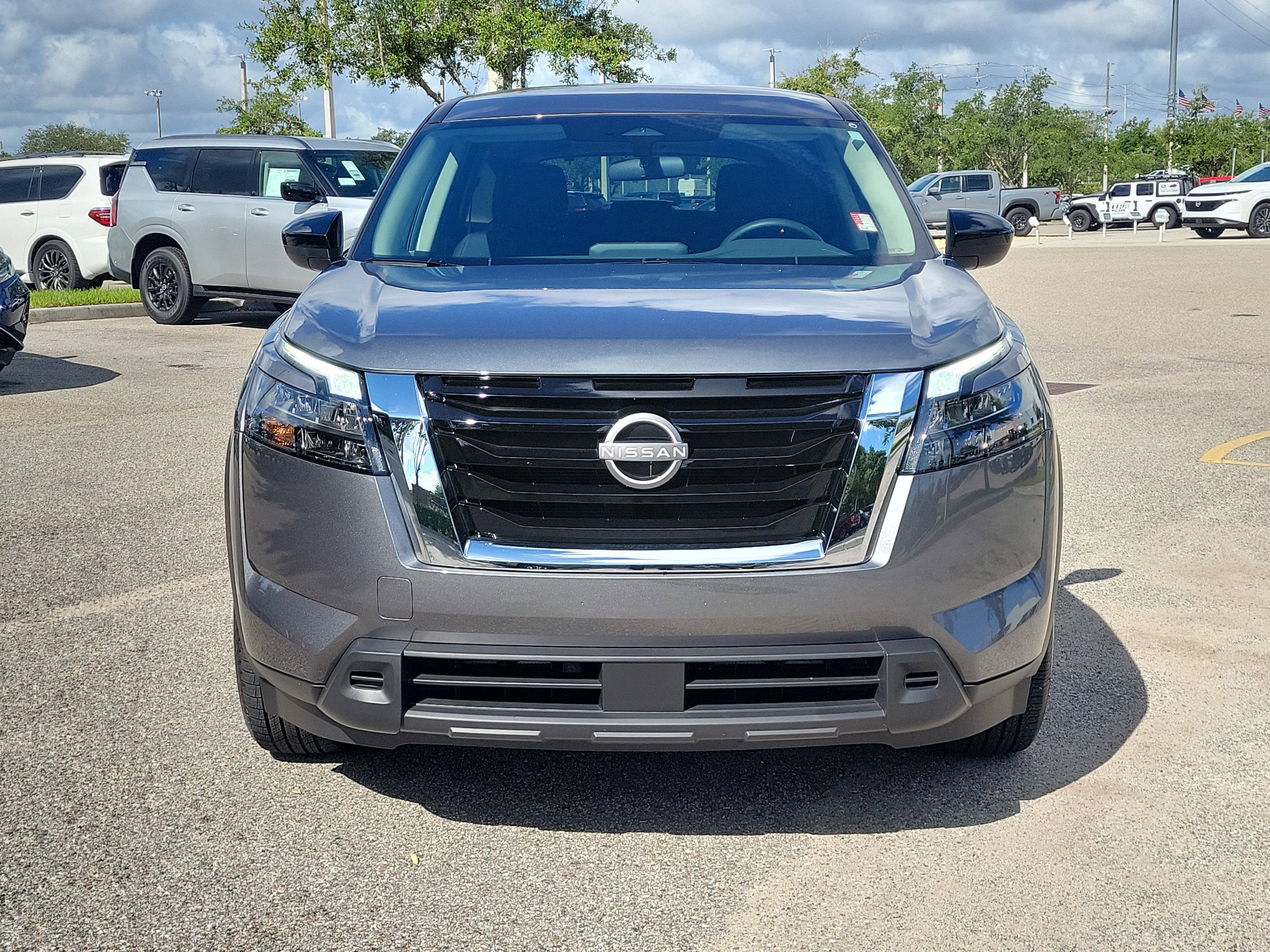 2025 Nissan Pathfinder S