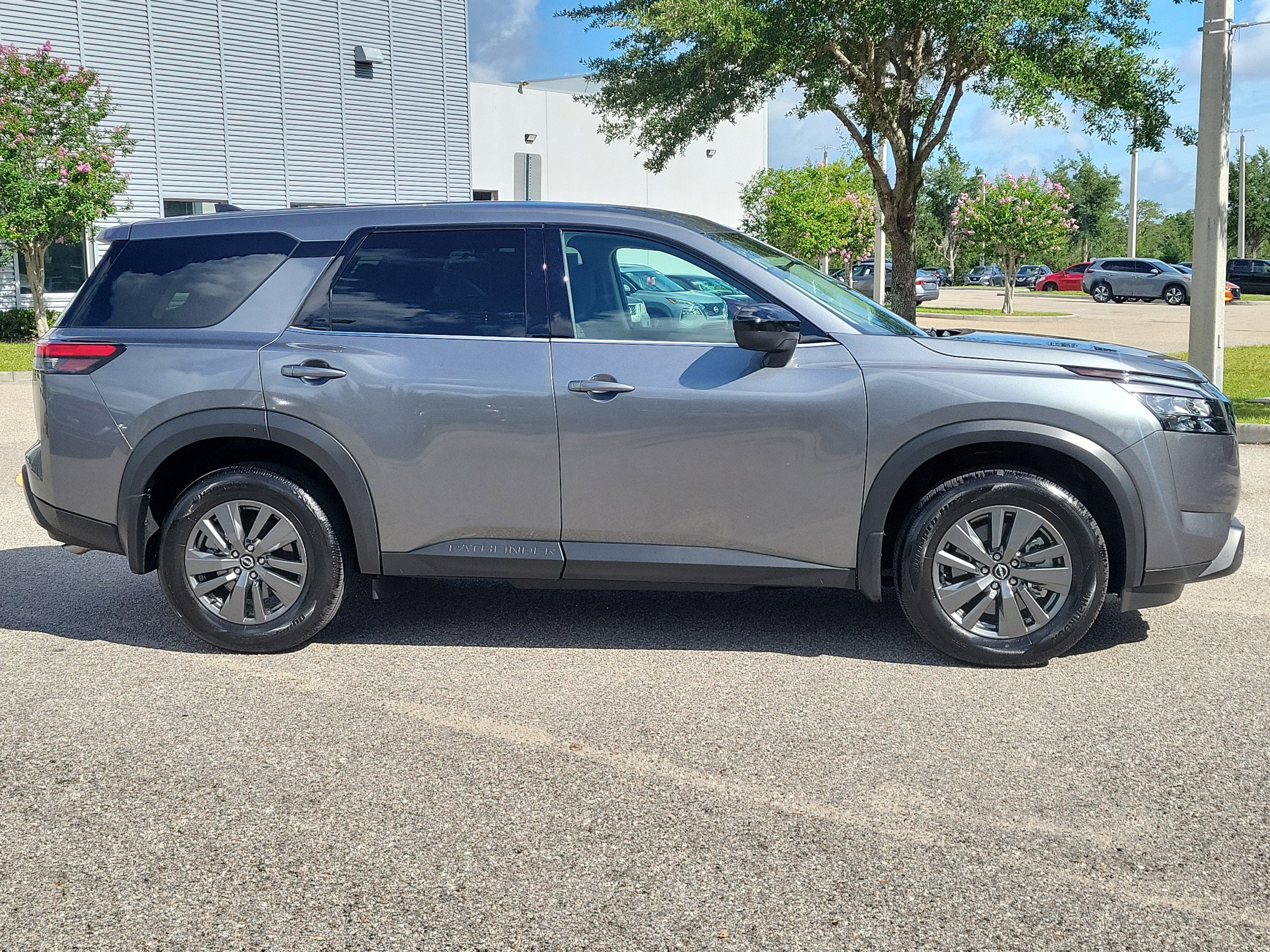 2025 Nissan Pathfinder S