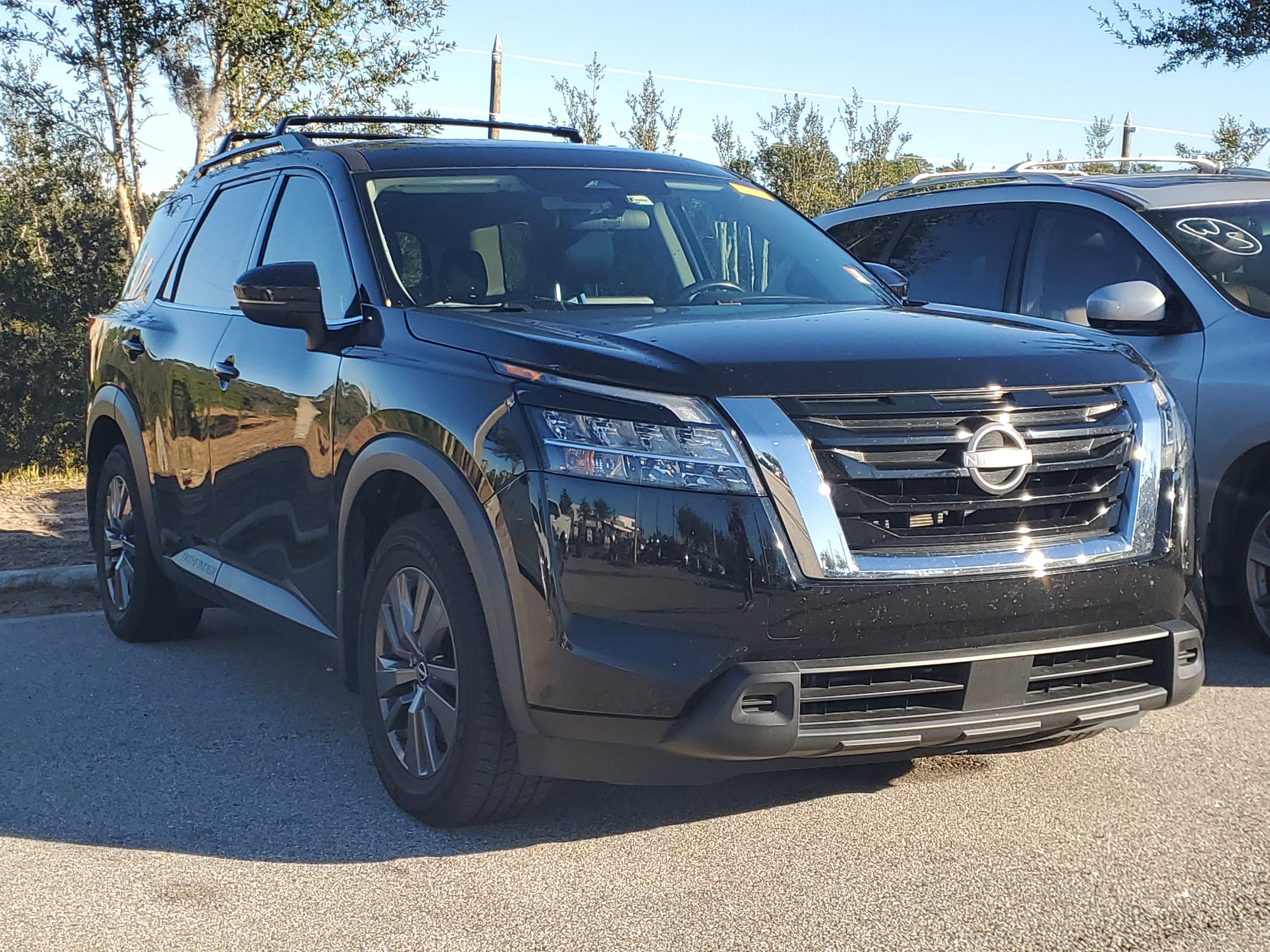 2022 Nissan Pathfinder SV