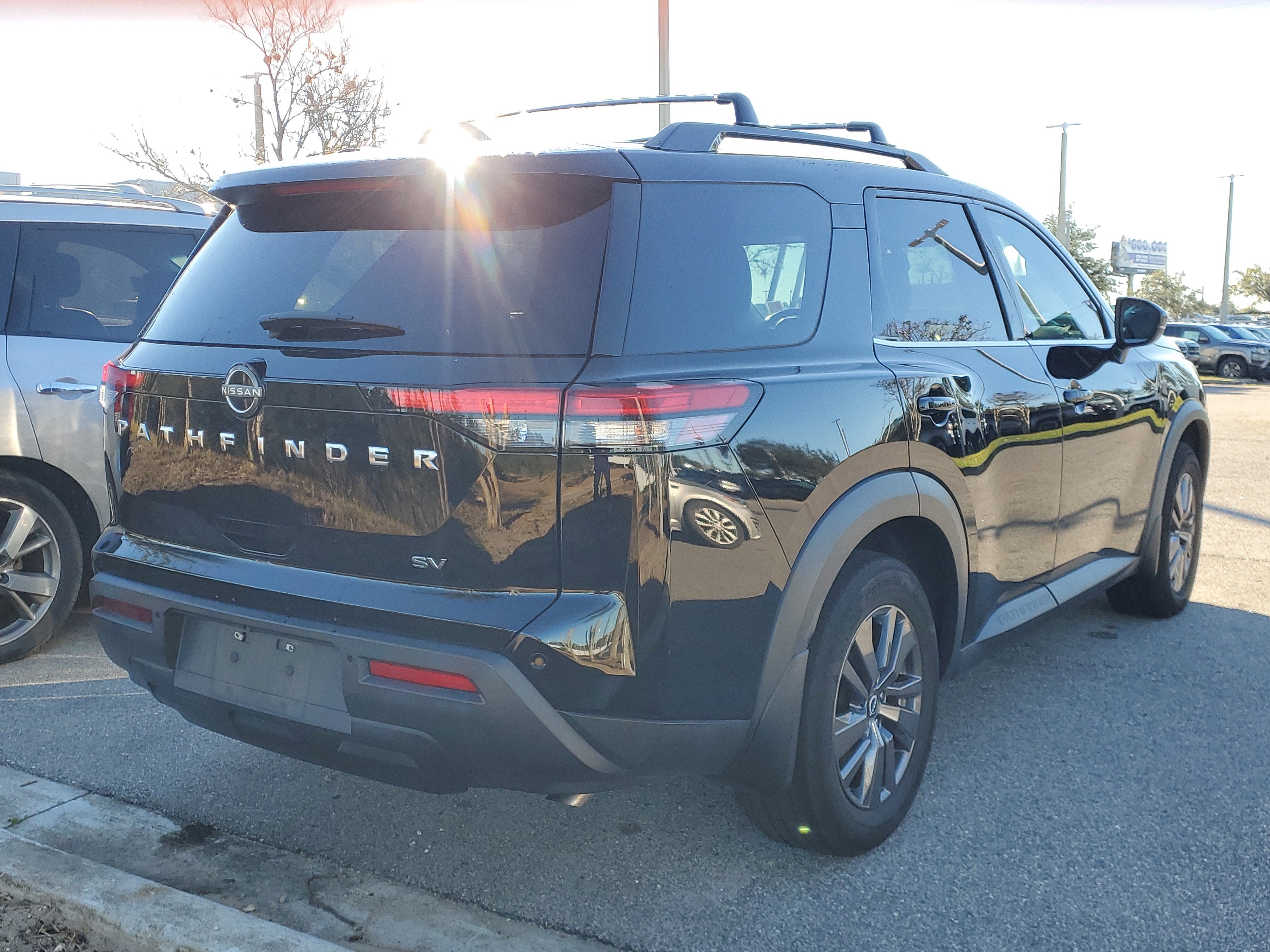 2022 Nissan Pathfinder SV