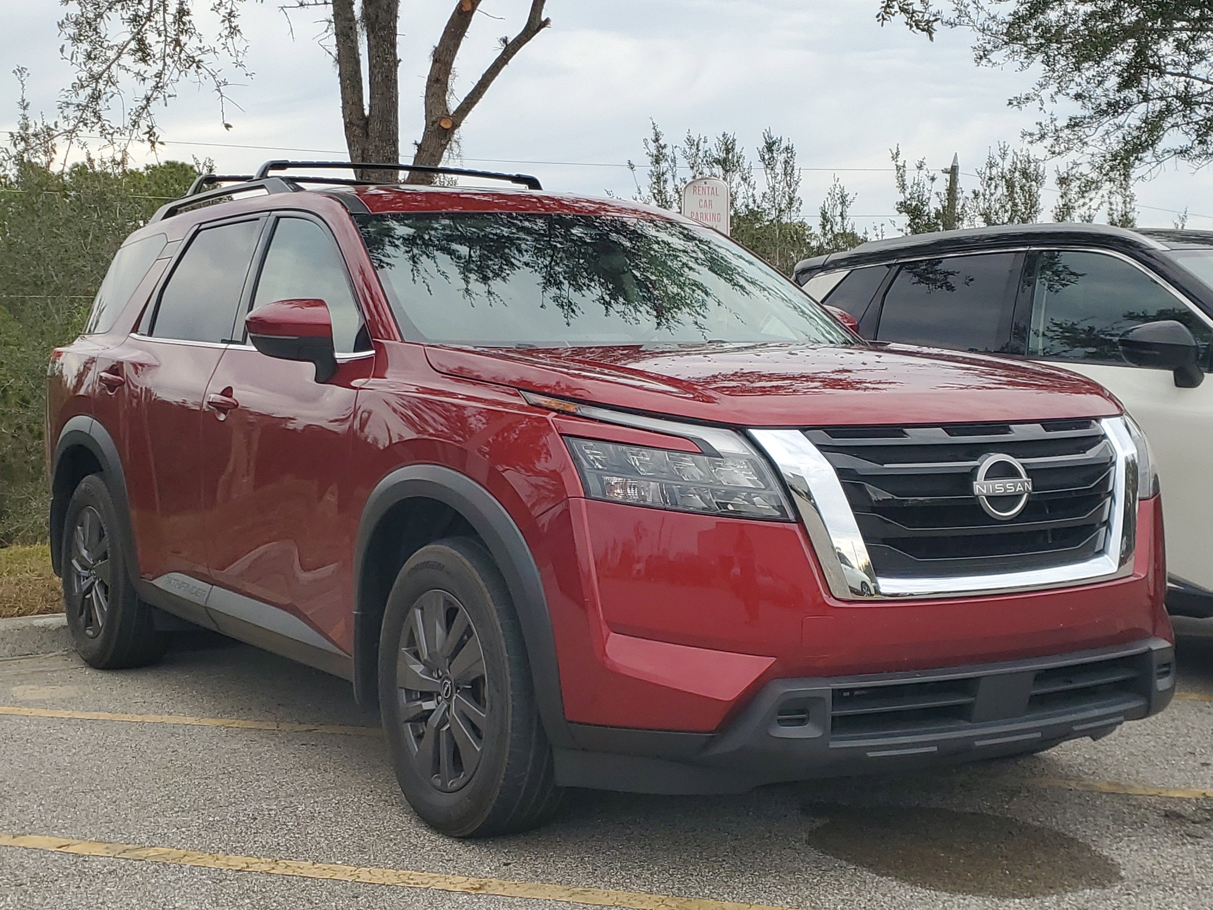 2024 Nissan Pathfinder SV