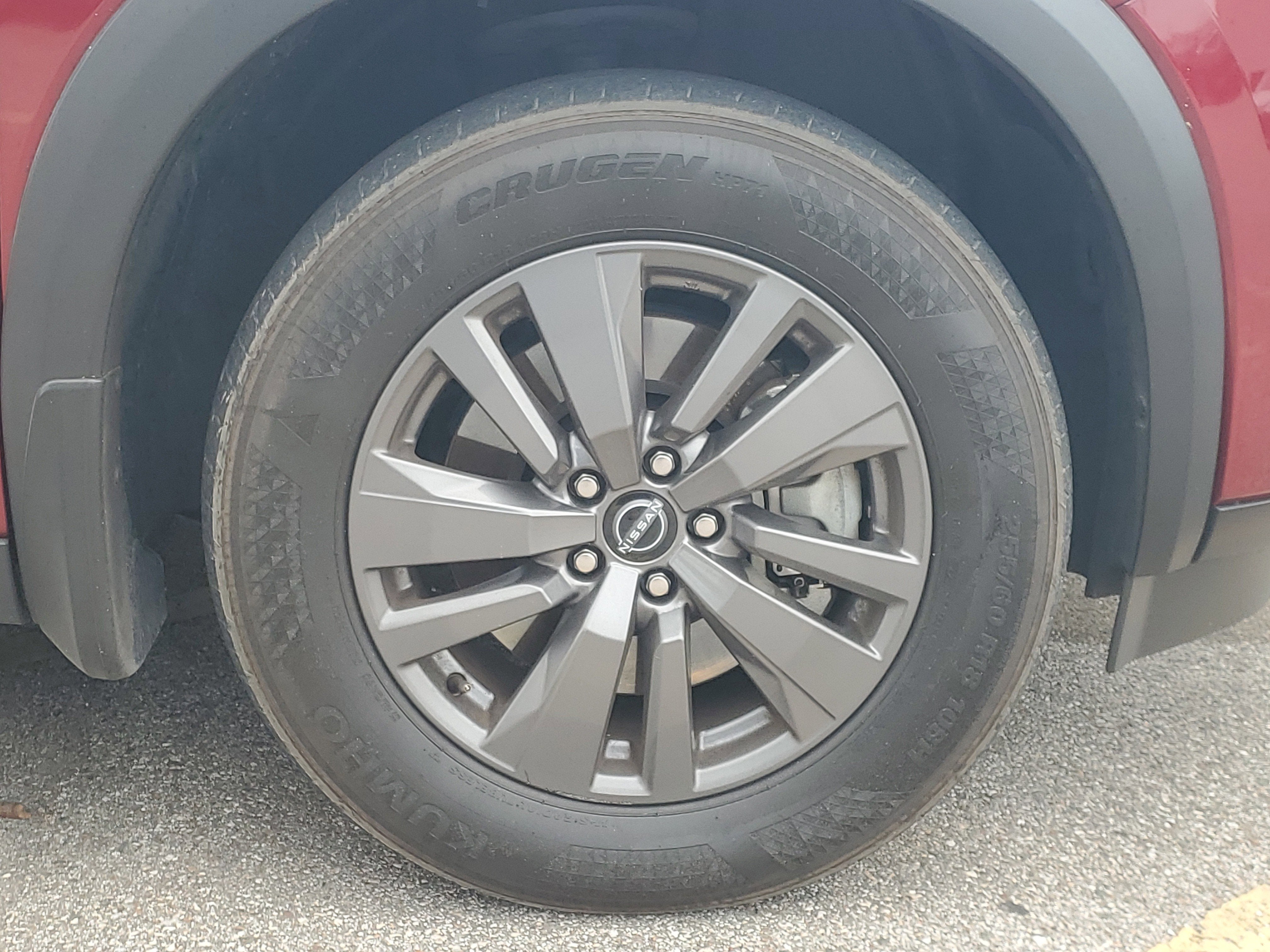 2024 Nissan Pathfinder SV