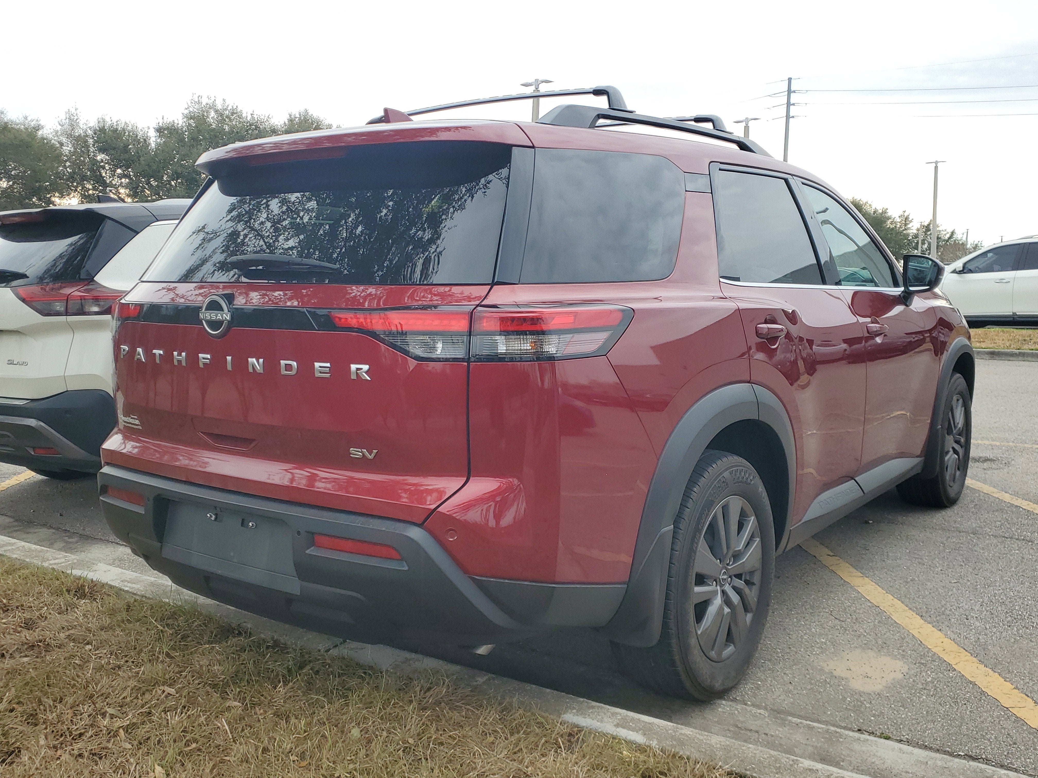 2024 Nissan Pathfinder SV