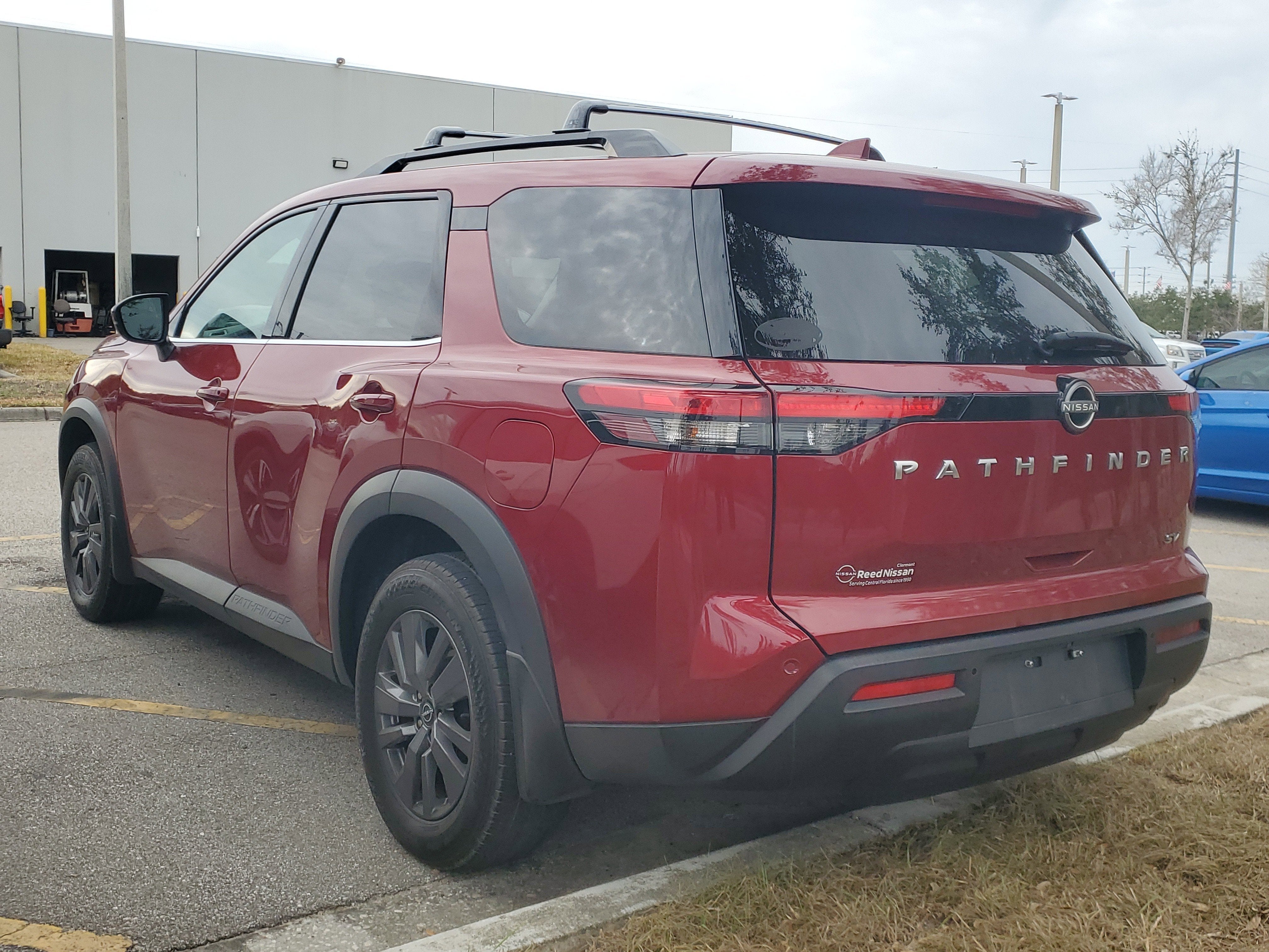 2024 Nissan Pathfinder SV