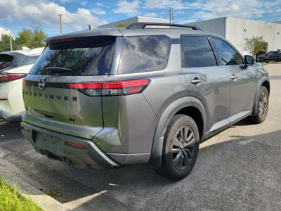 2022 Nissan Pathfinder SV