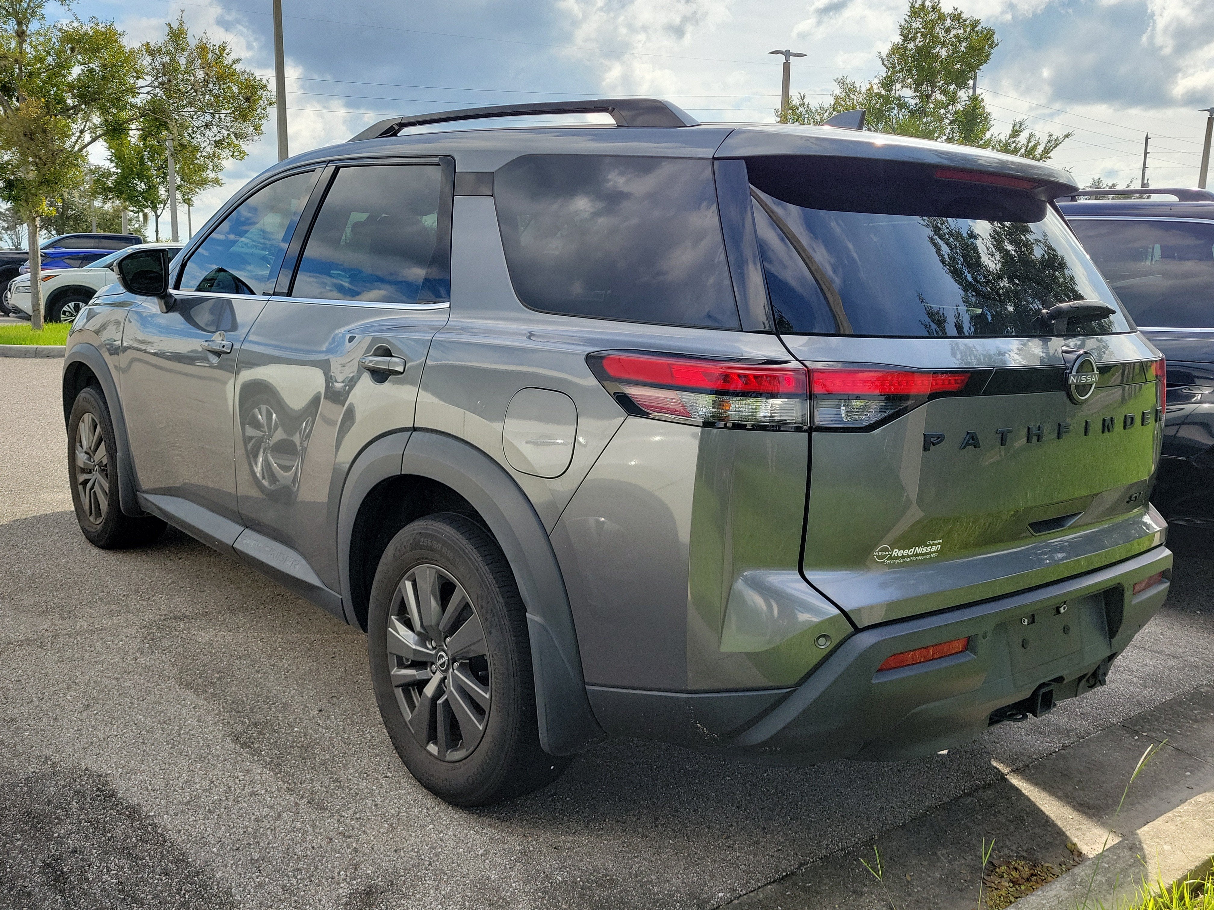 2022 Nissan Pathfinder SV