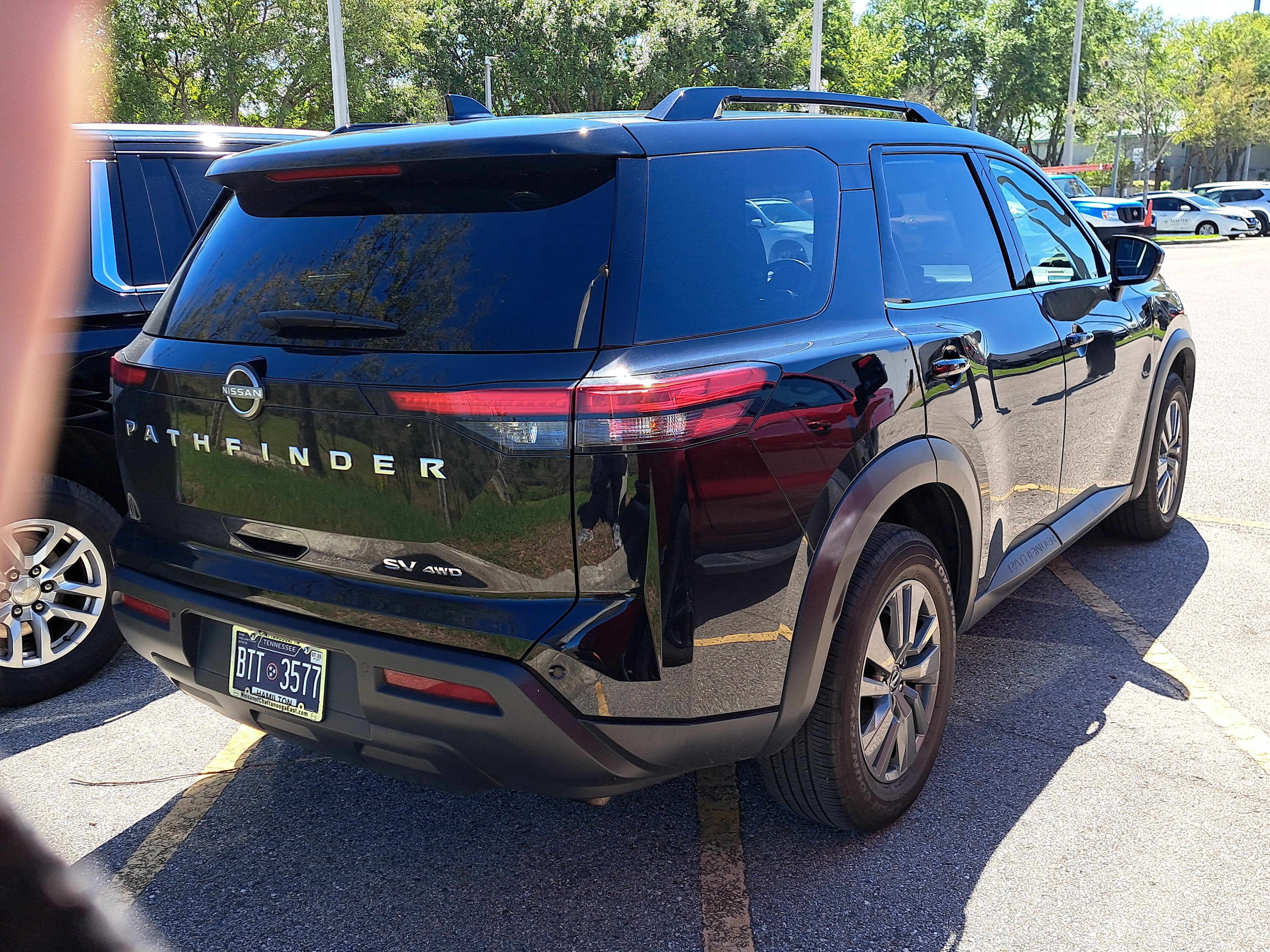 2024 Nissan Pathfinder SV