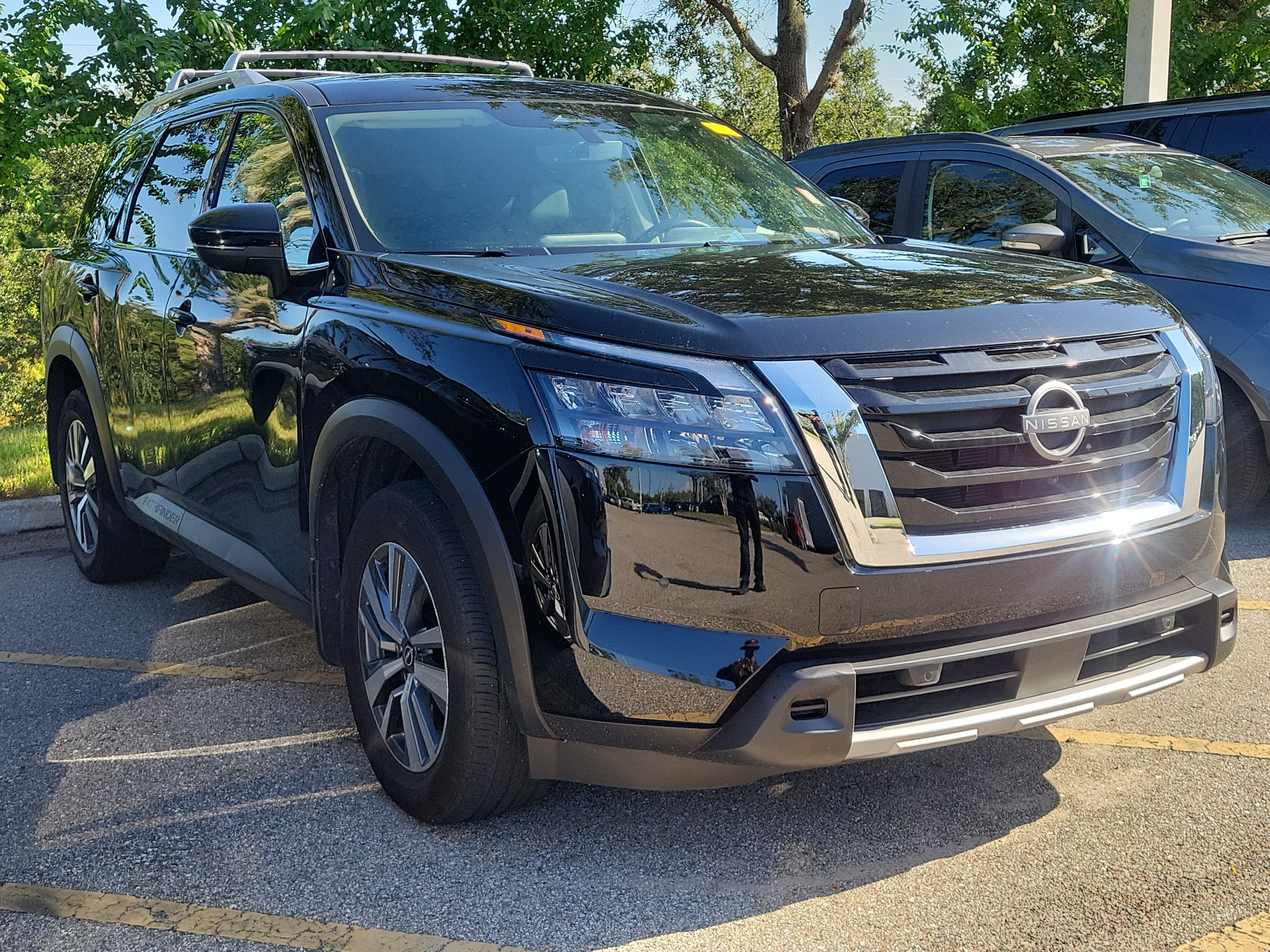 2025 Nissan Pathfinder SL