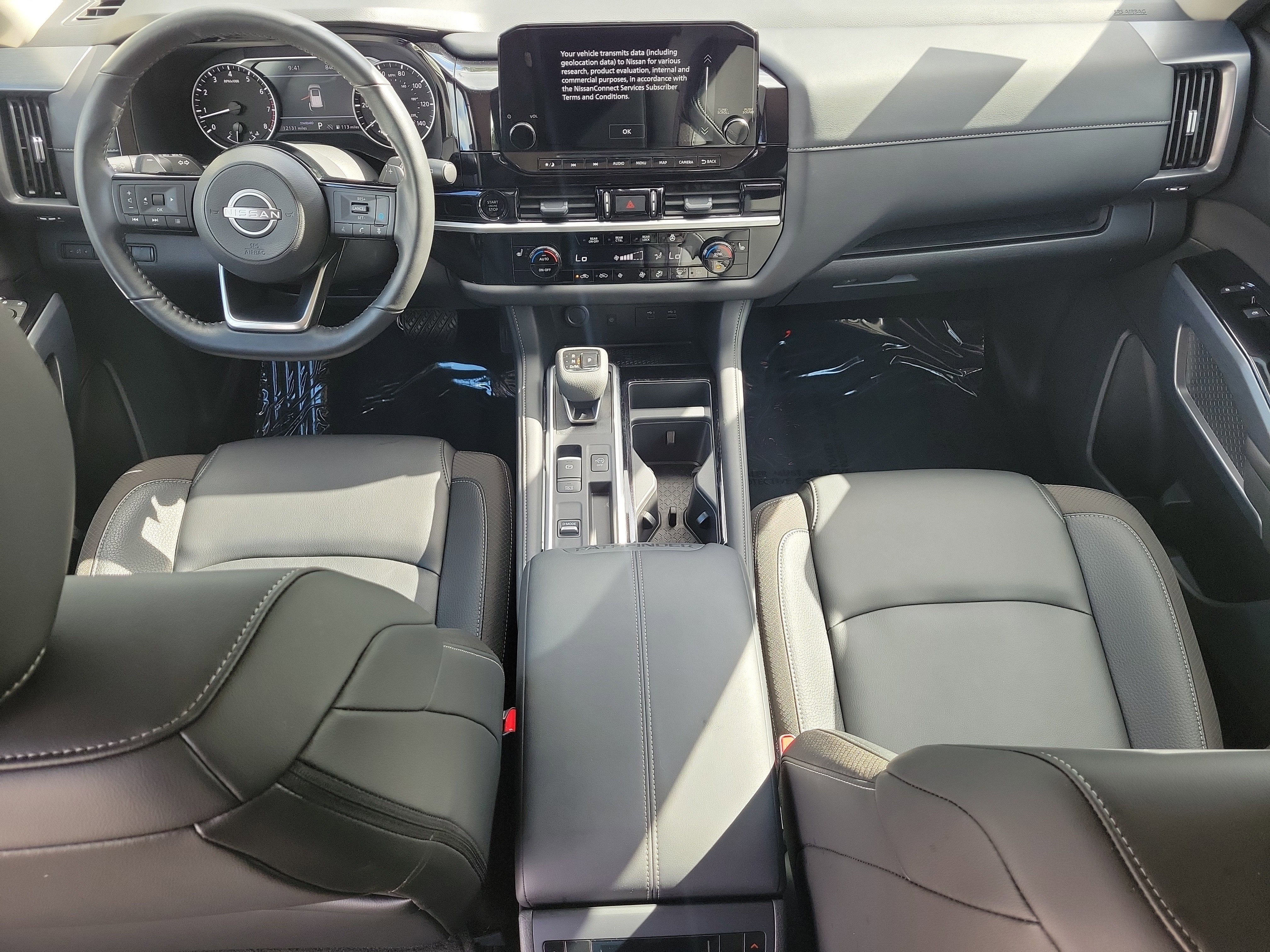 2025 Nissan Pathfinder SL
