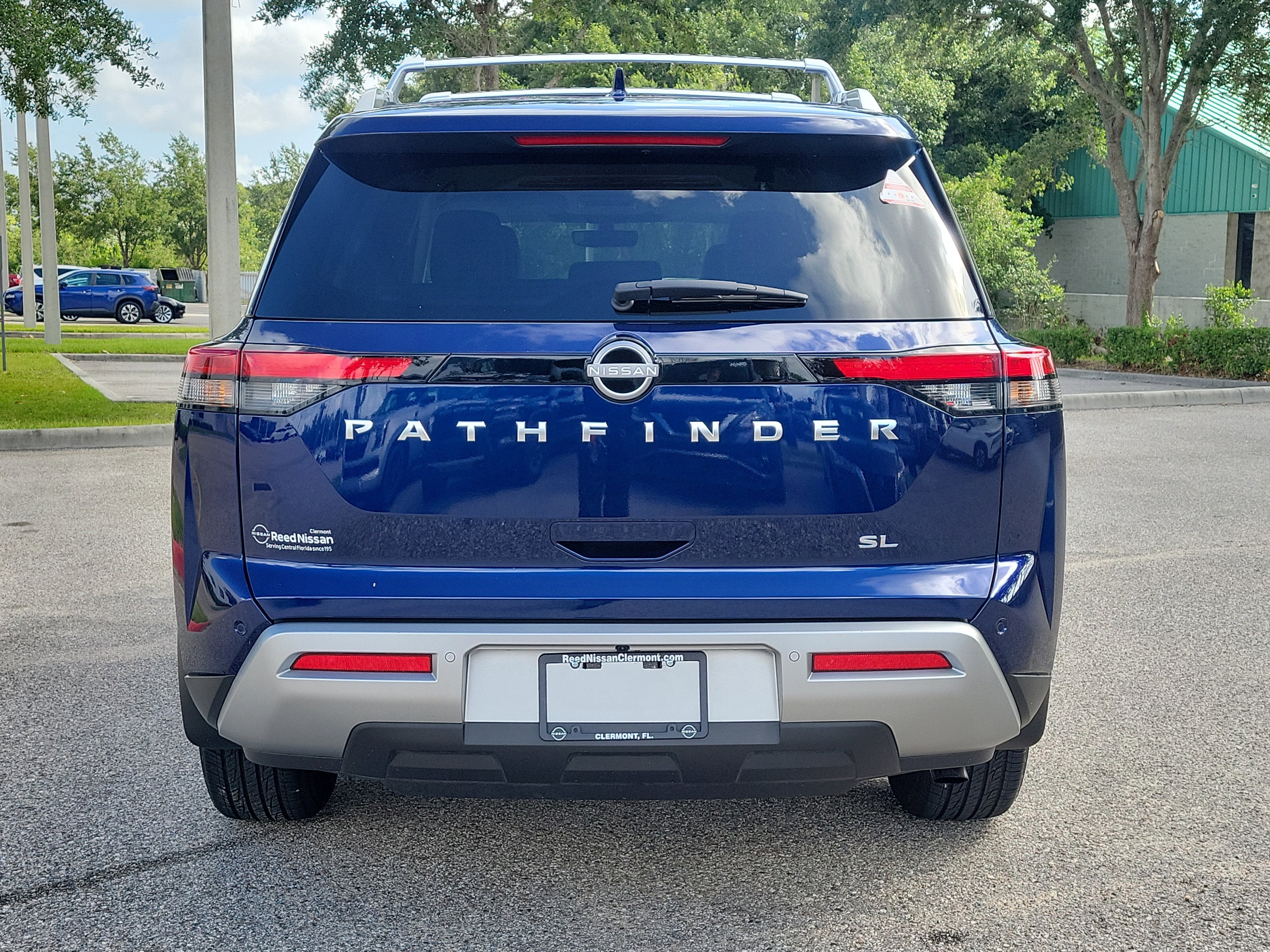 2025 Nissan Pathfinder SL