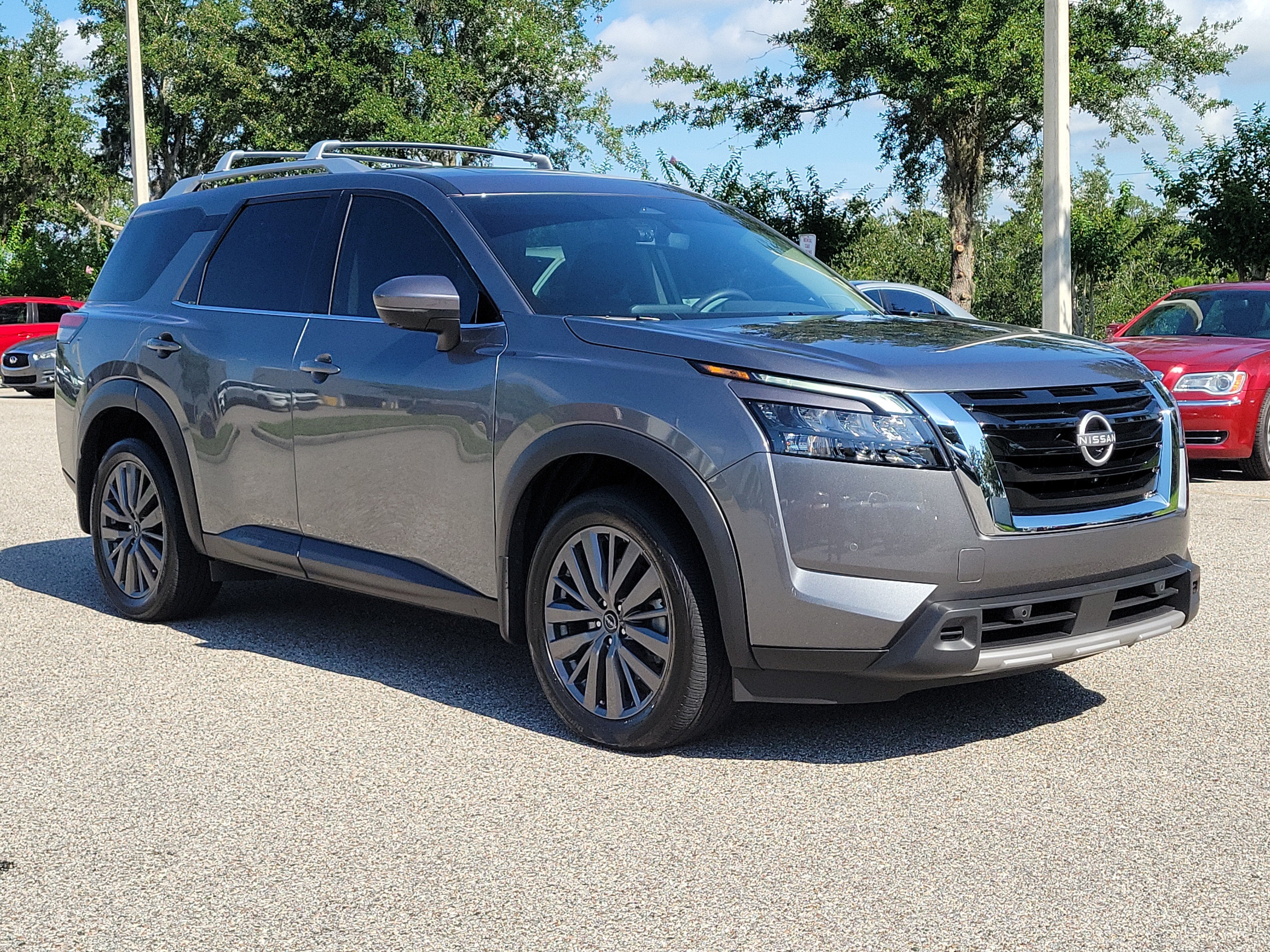 2025 Nissan Pathfinder SL
