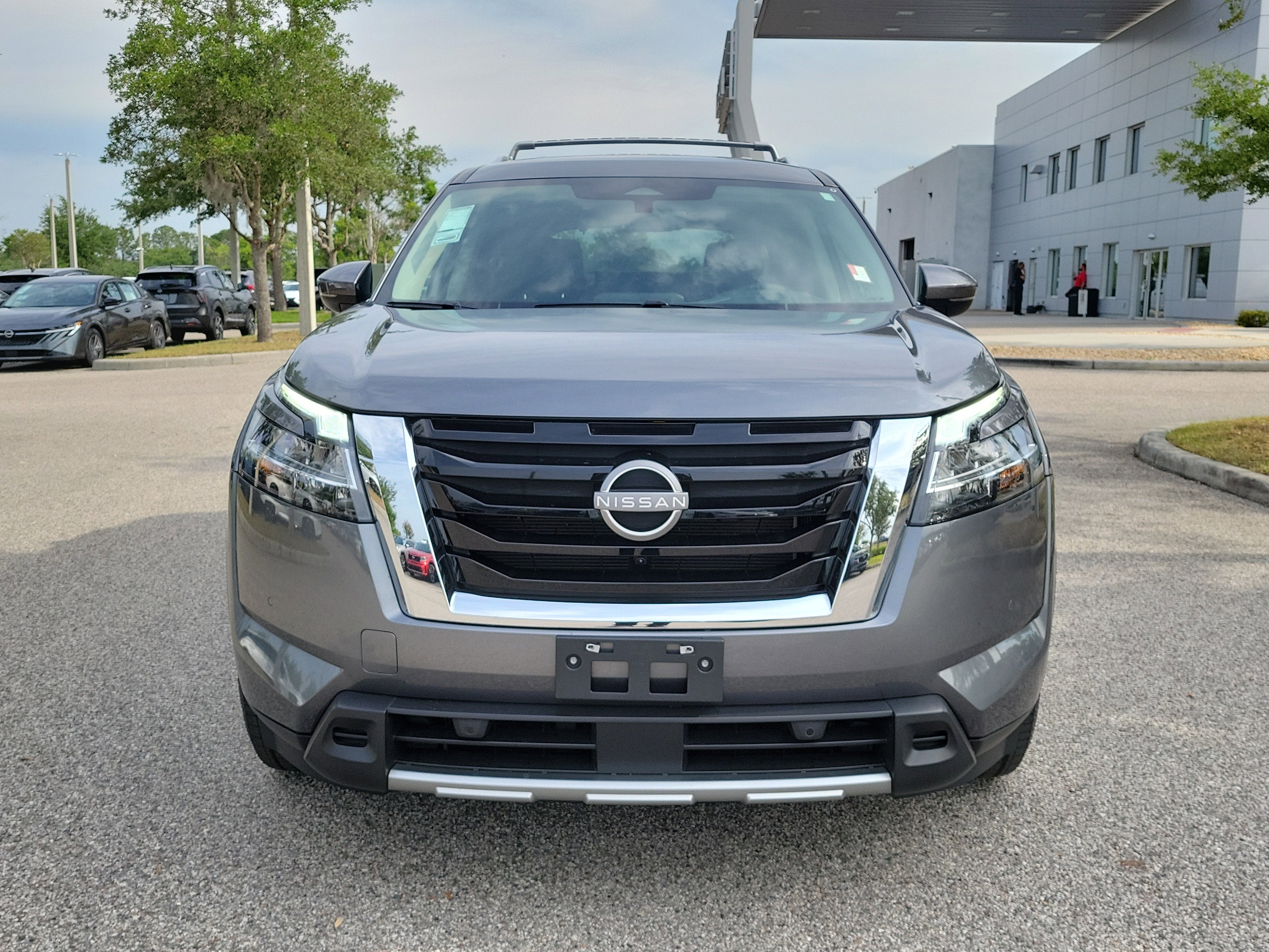 2024 Nissan Pathfinder SL