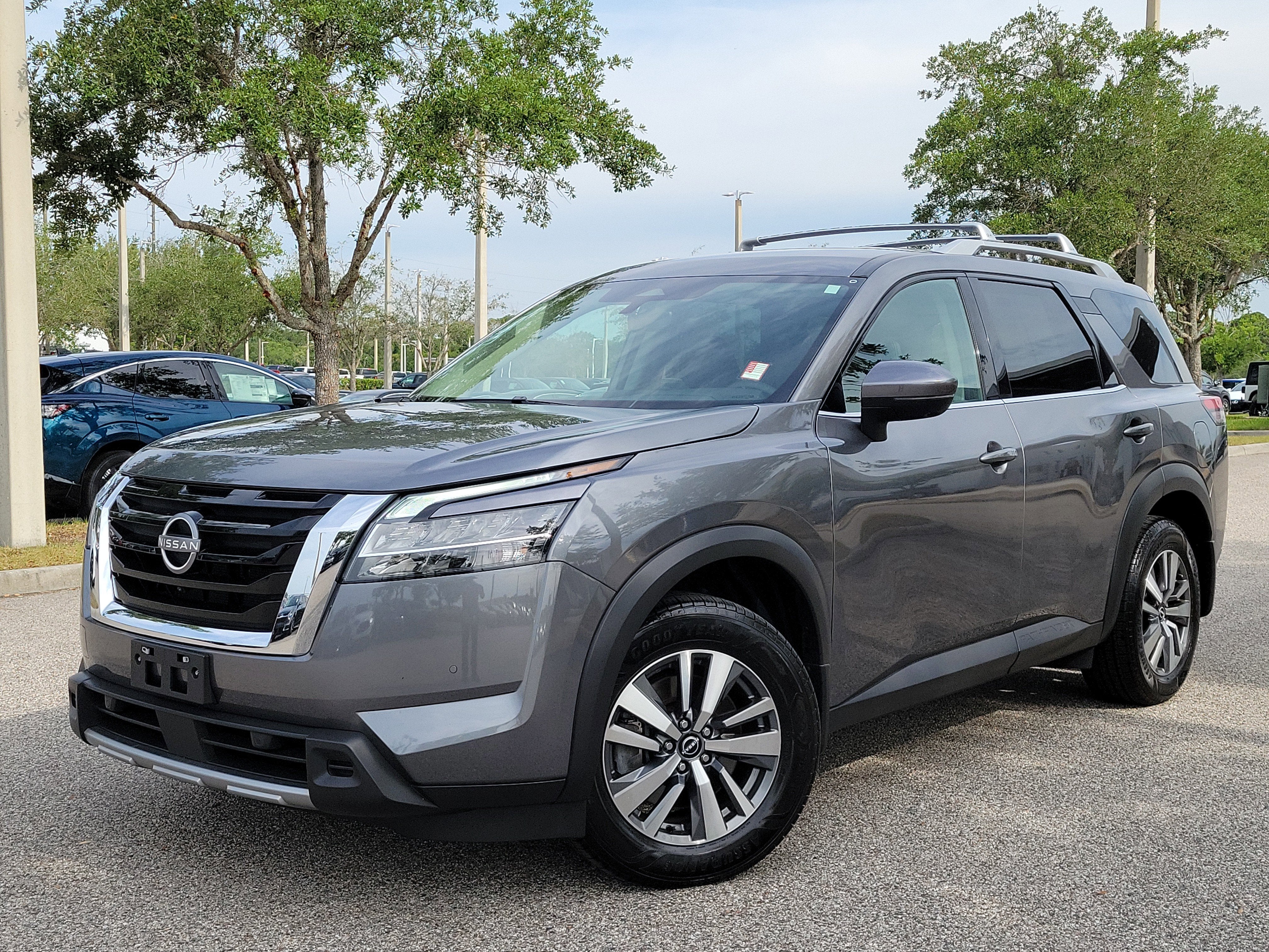 2024 Nissan Pathfinder SL