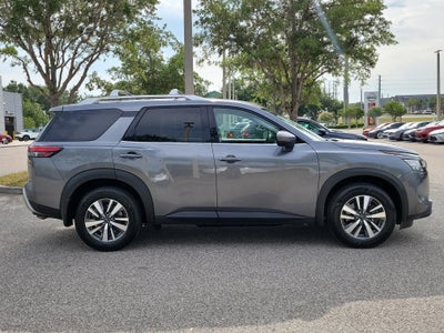 2024 Nissan Pathfinder SL