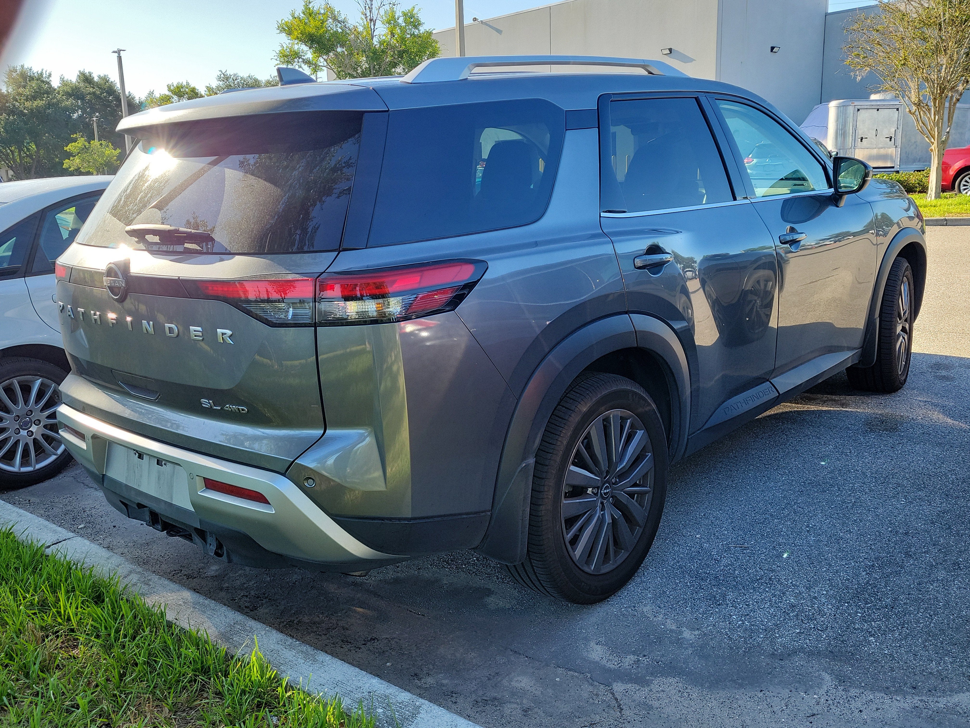 2023 Nissan Pathfinder SL