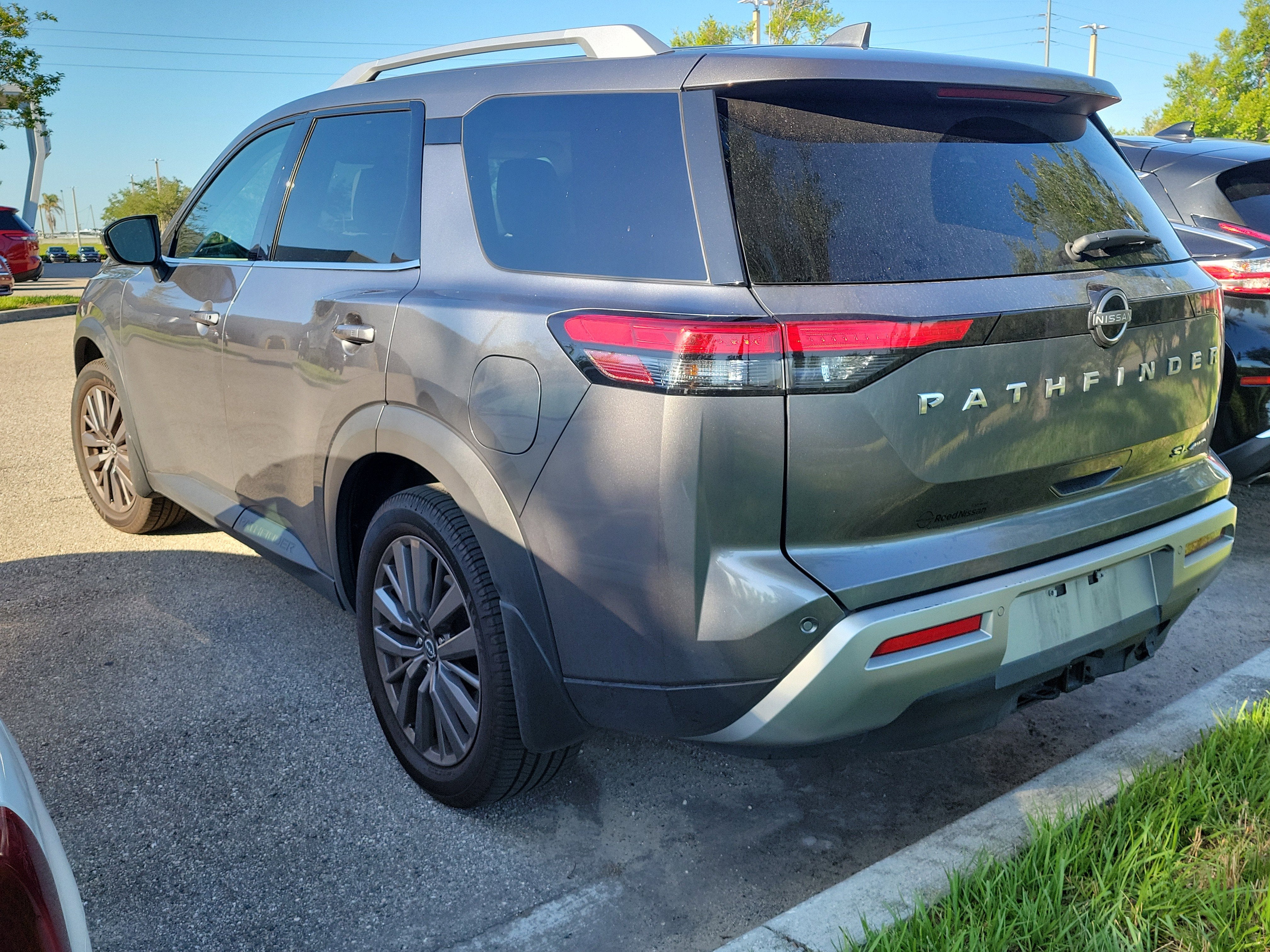 2023 Nissan Pathfinder SL