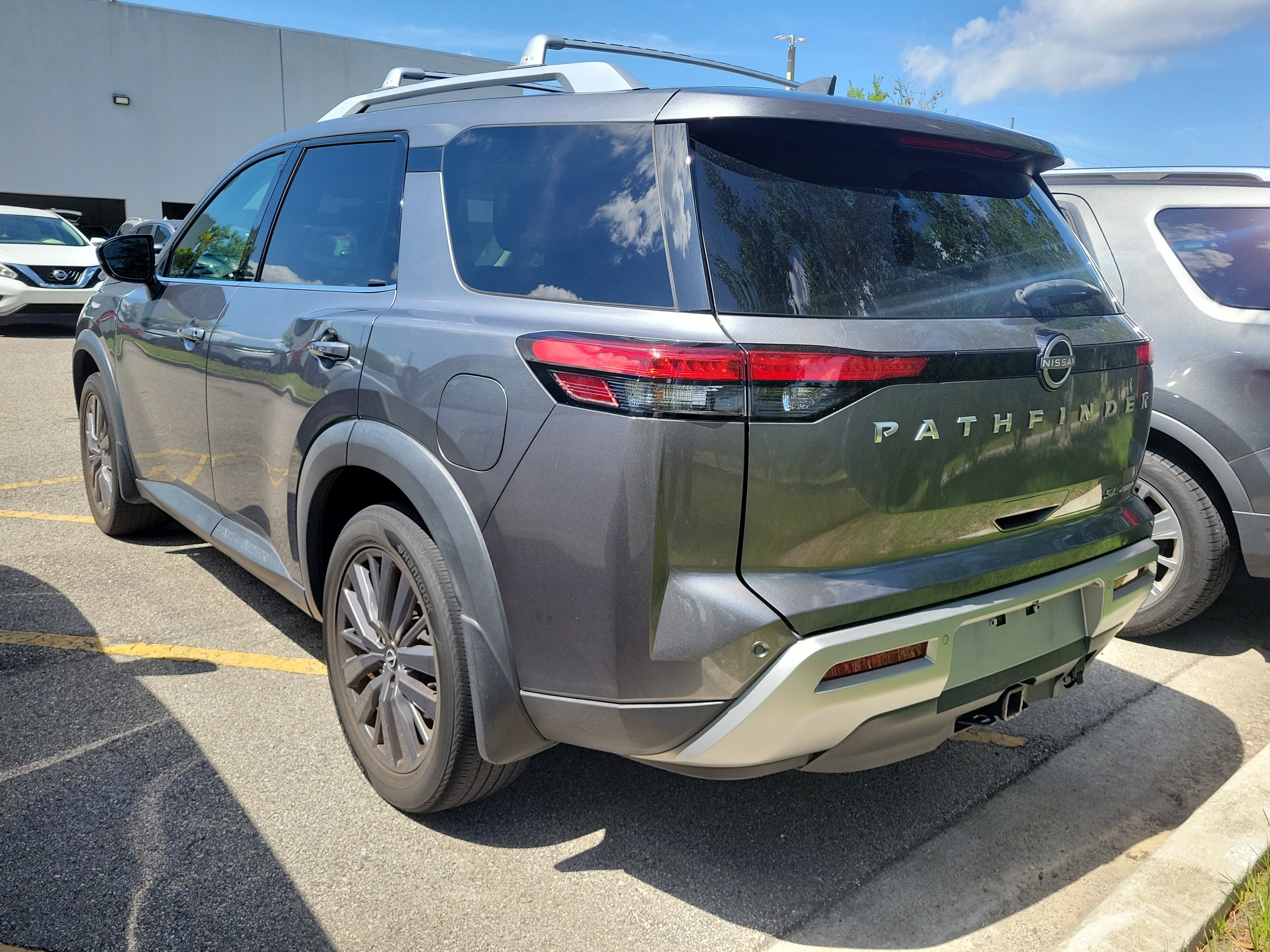2023 Nissan Pathfinder SL