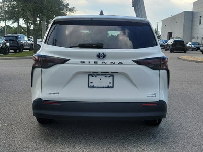 2024 Toyota Sienna LE