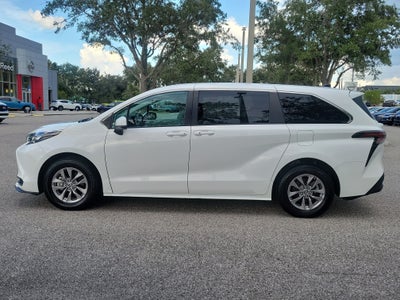 2024 Toyota Sienna LE