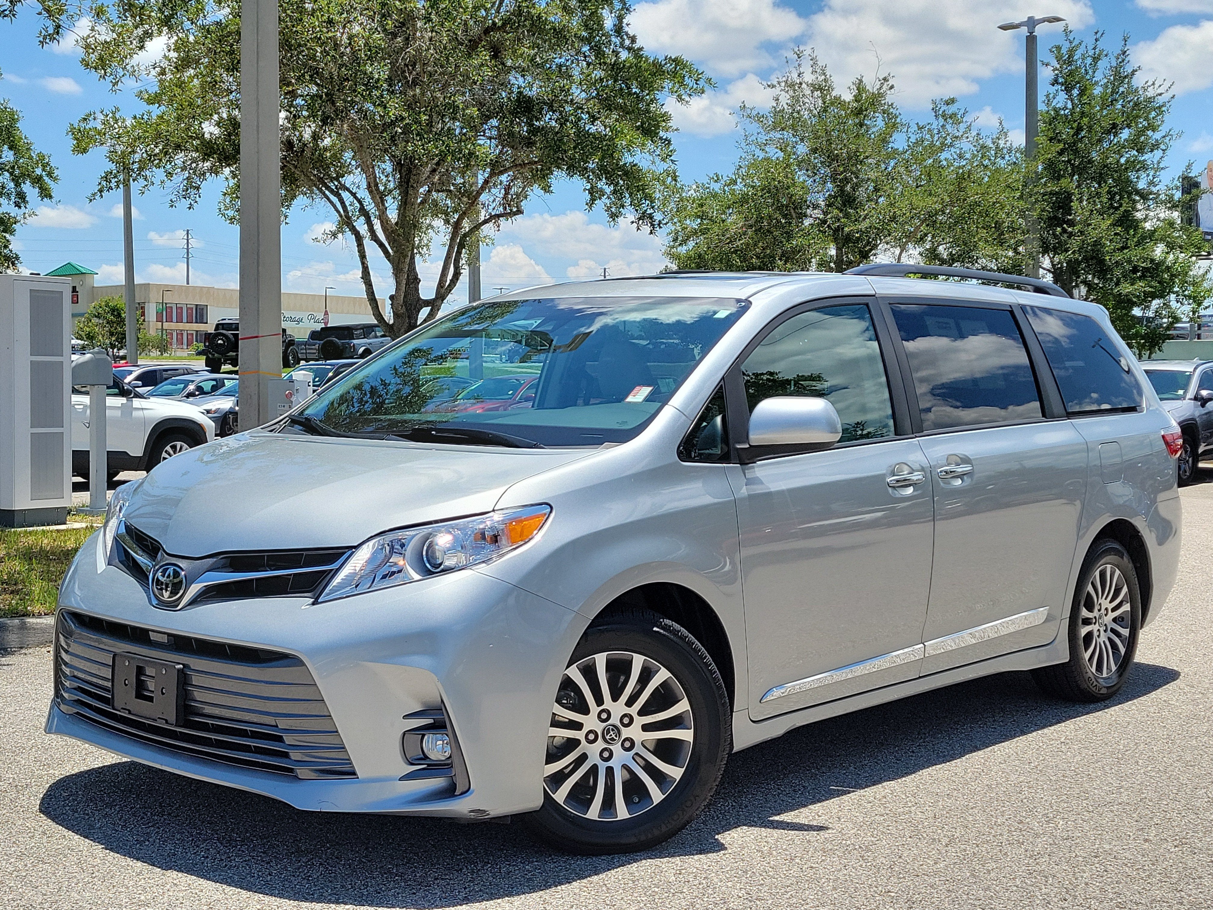 2020 Toyota Sienna XLE