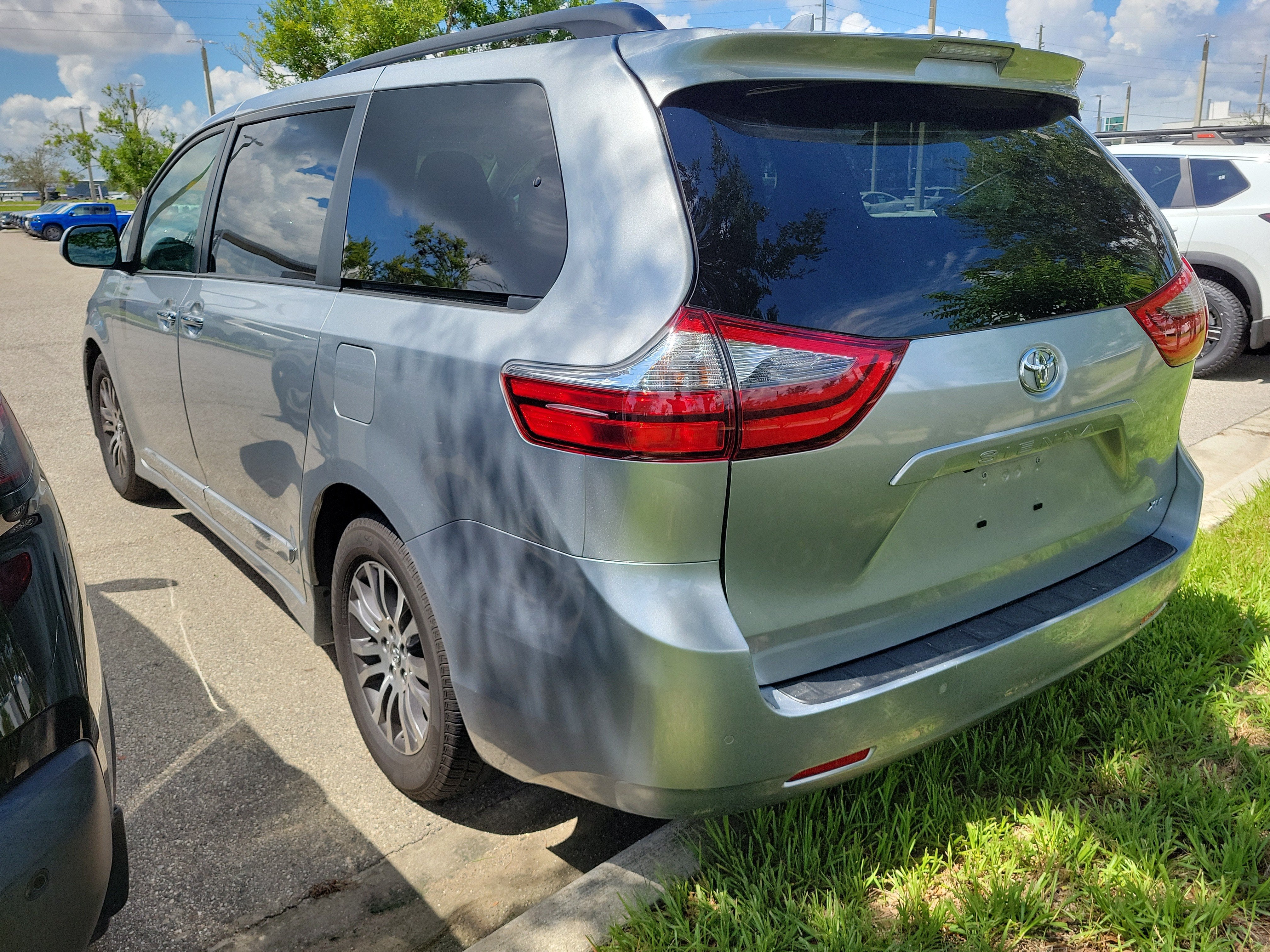 2020 Toyota Sienna XLE