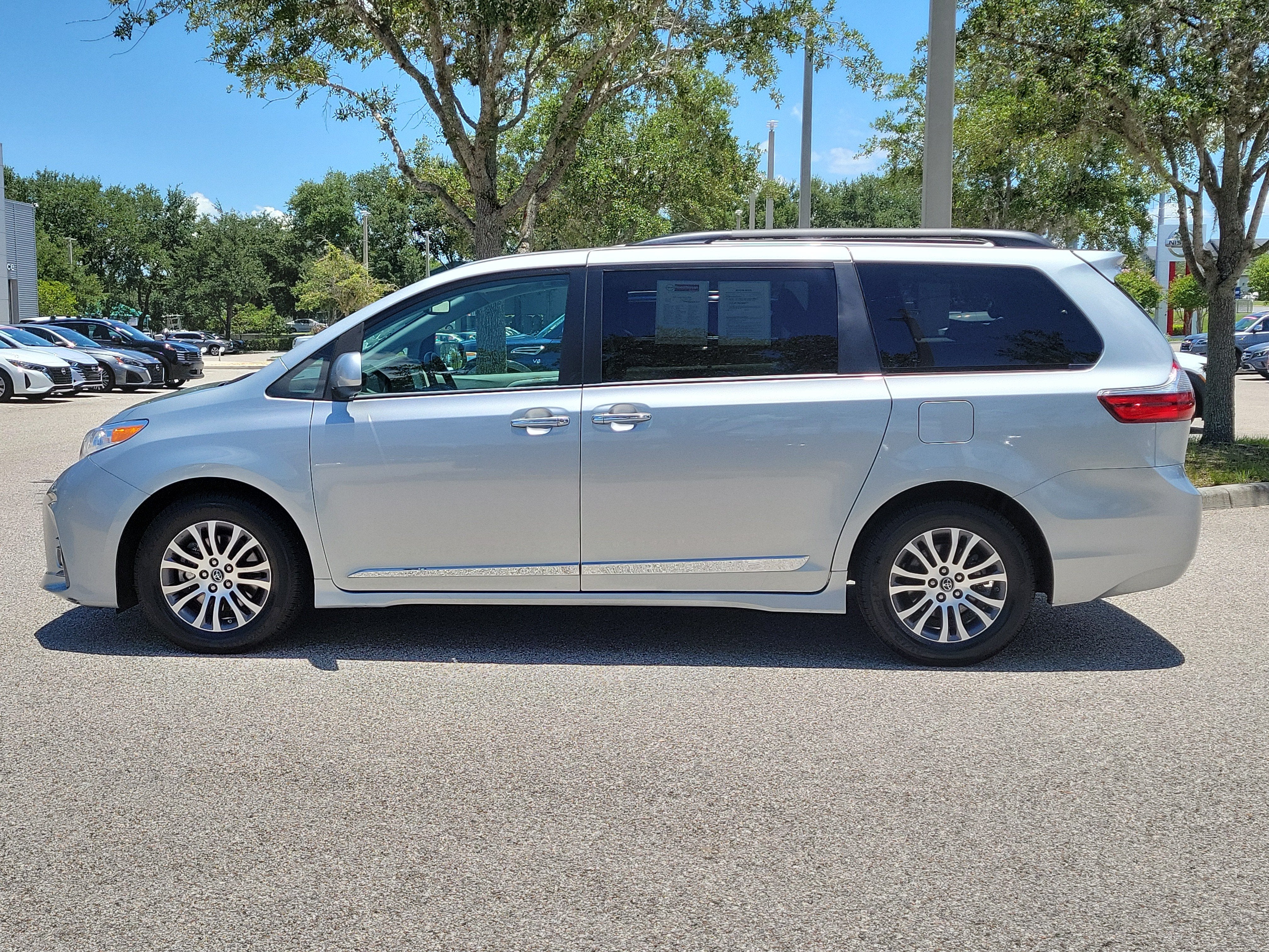 2020 Toyota Sienna XLE