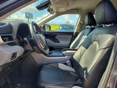 2022 Toyota Highlander LE