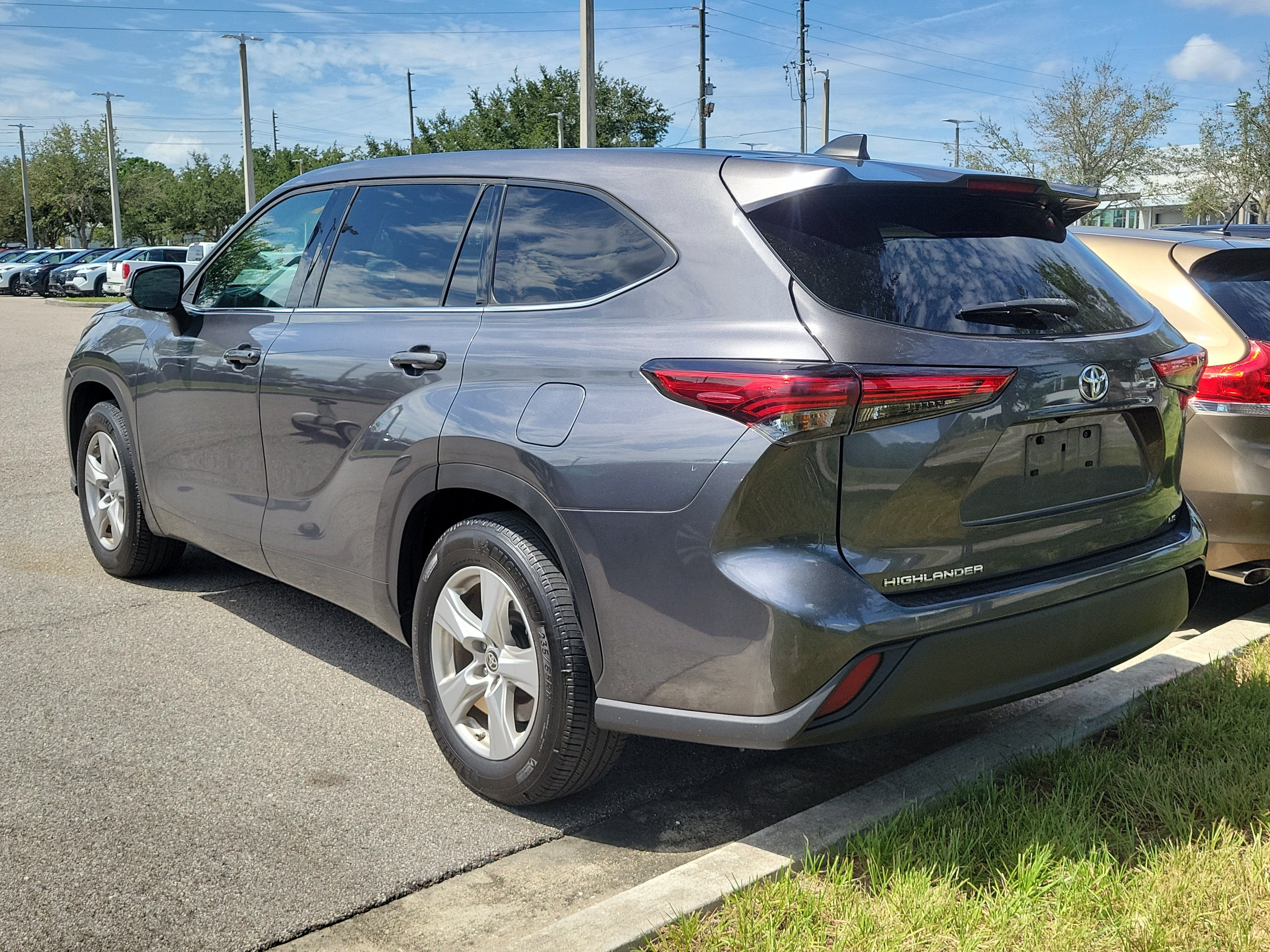 2022 Toyota Highlander LE