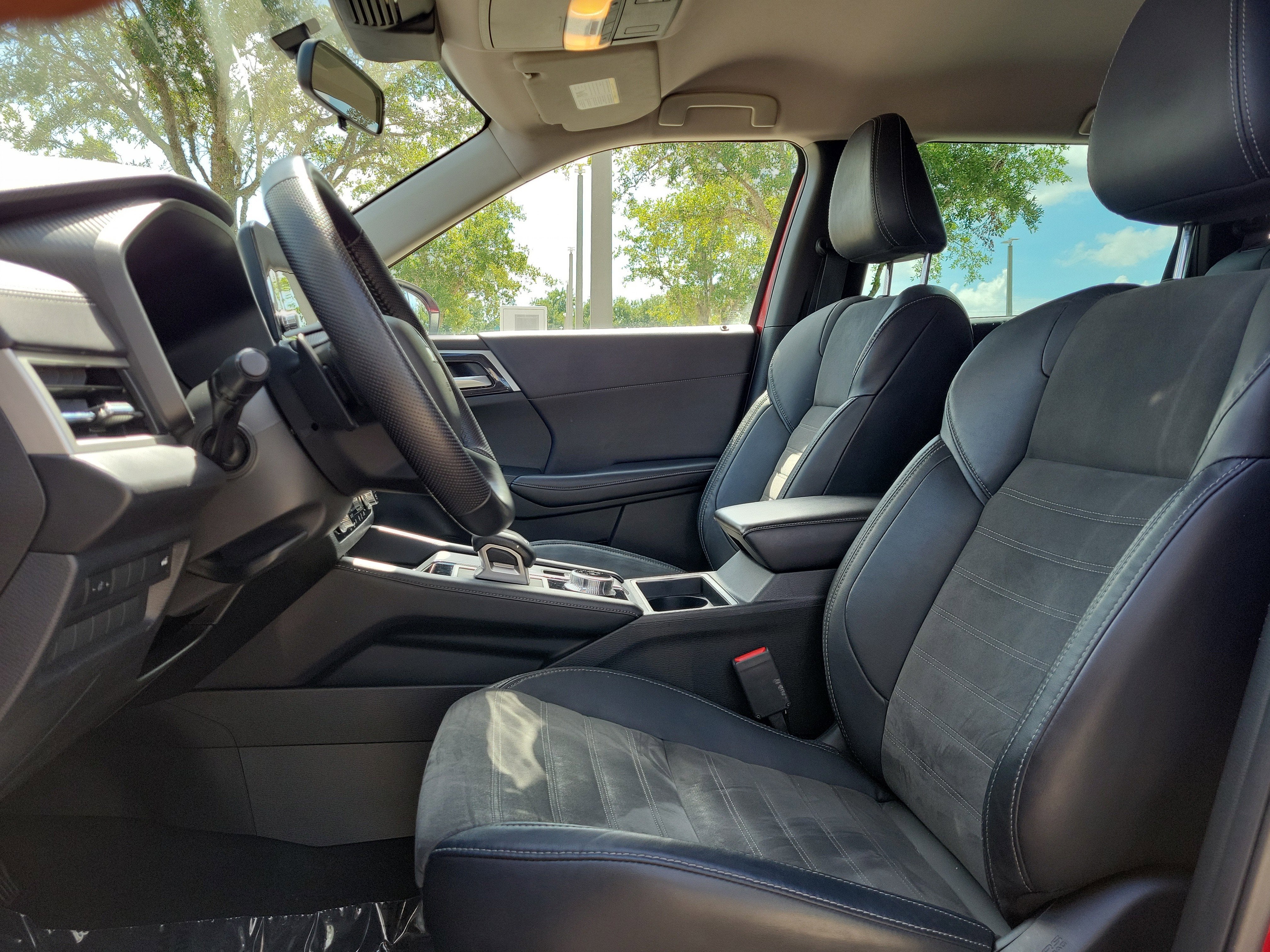 2023 Mitsubishi Outlander SE