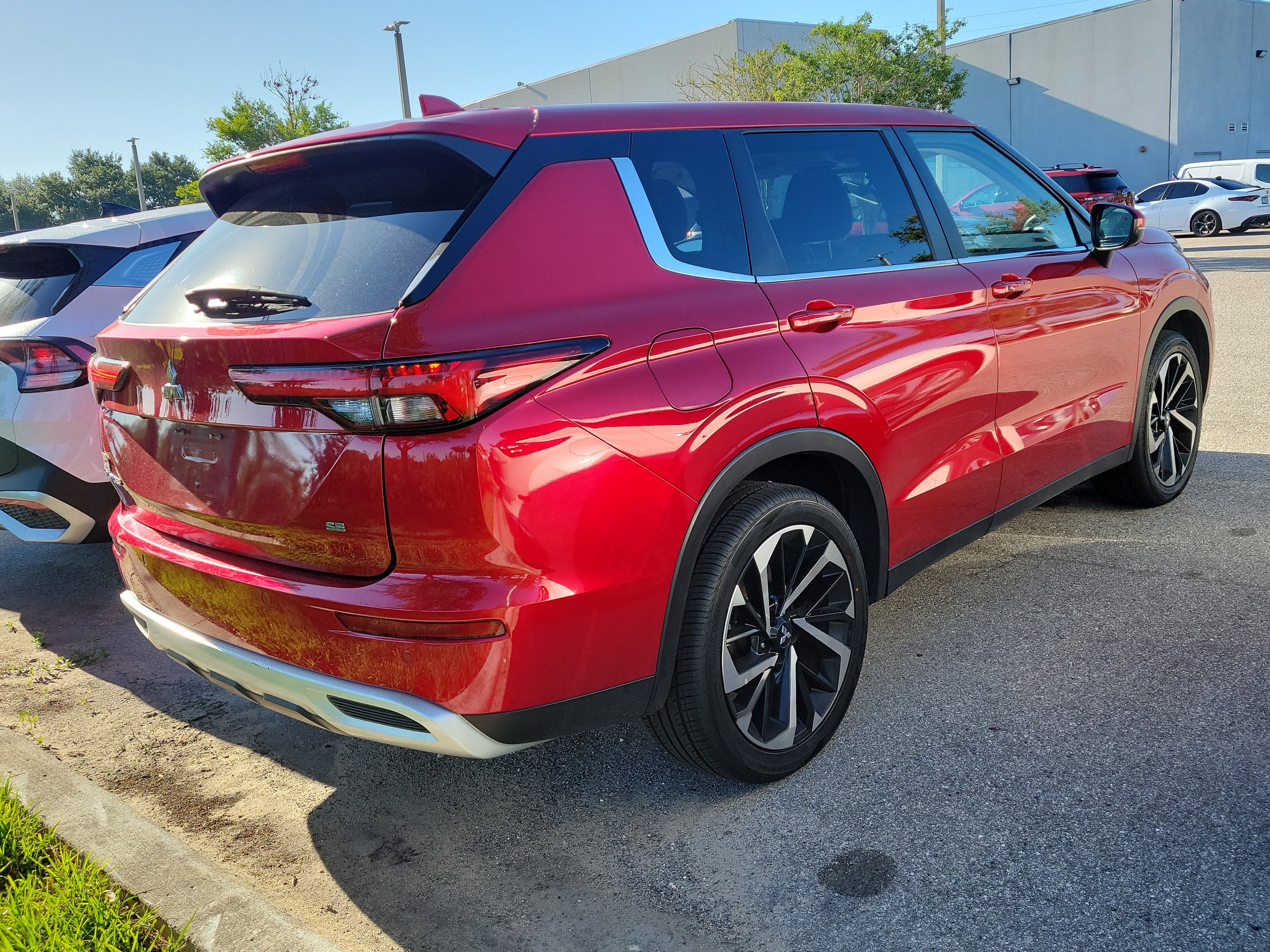 2023 Mitsubishi Outlander SE
