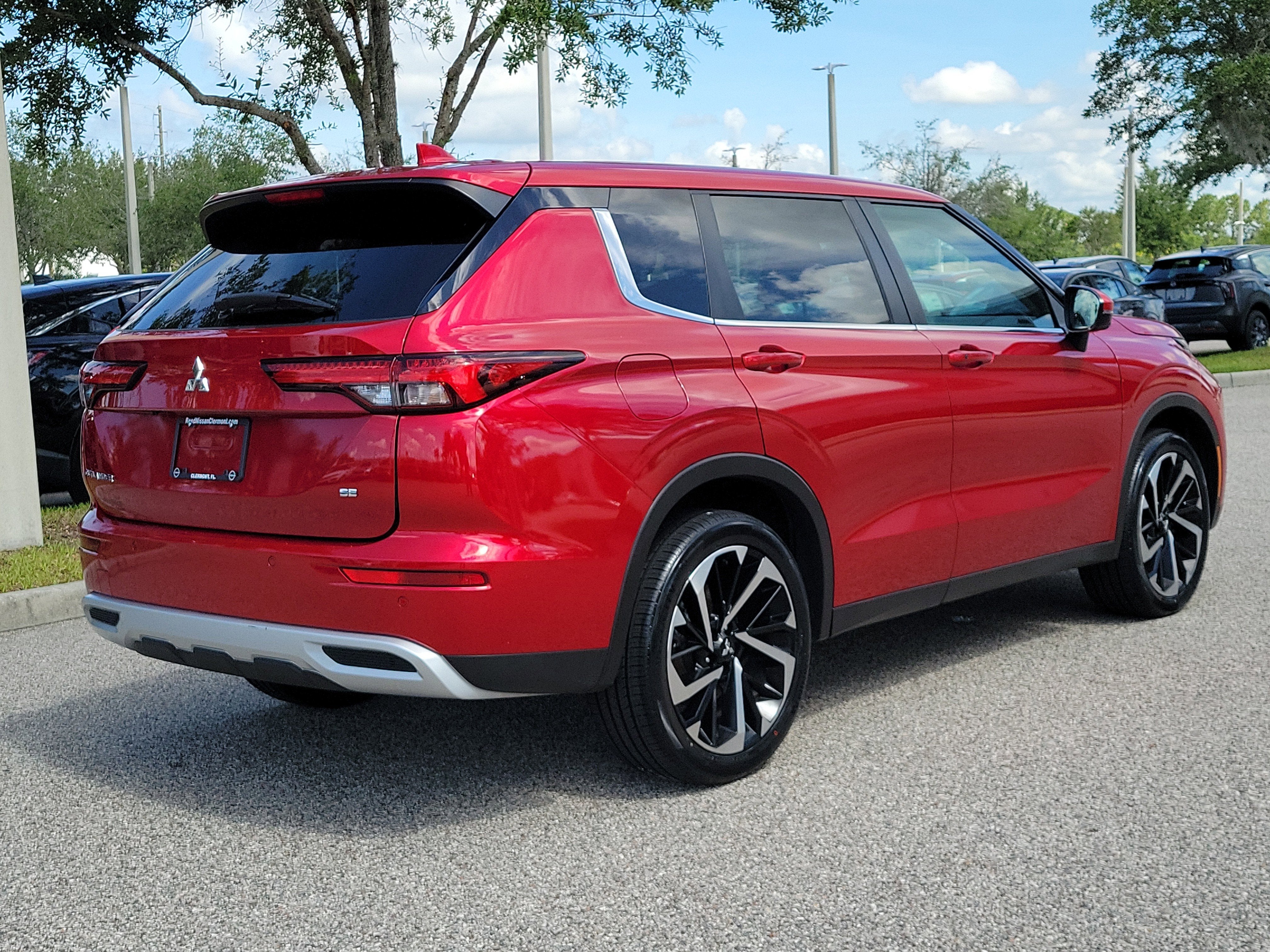 2023 Mitsubishi Outlander SE