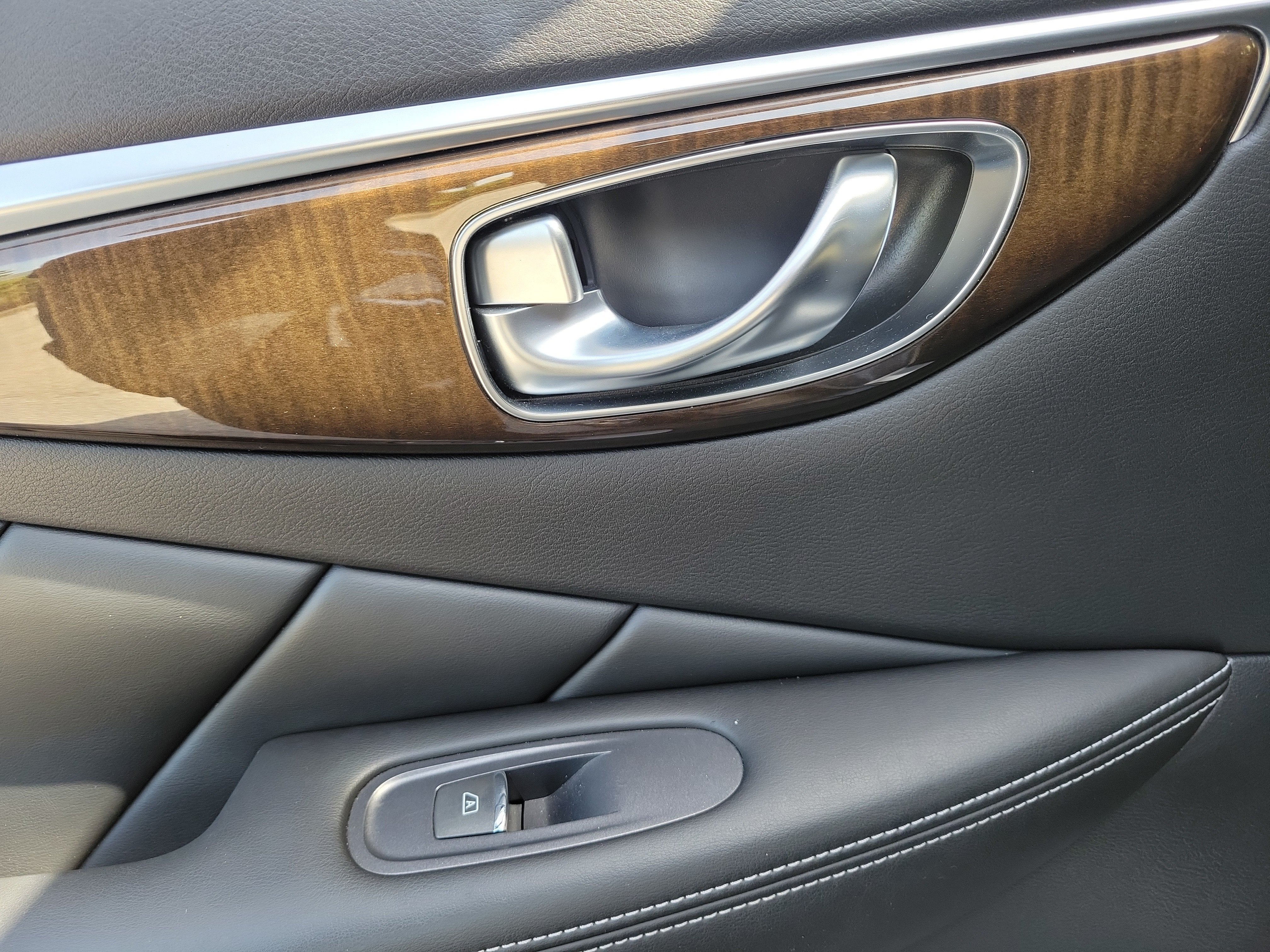 2015 INFINITI Q50 Premium