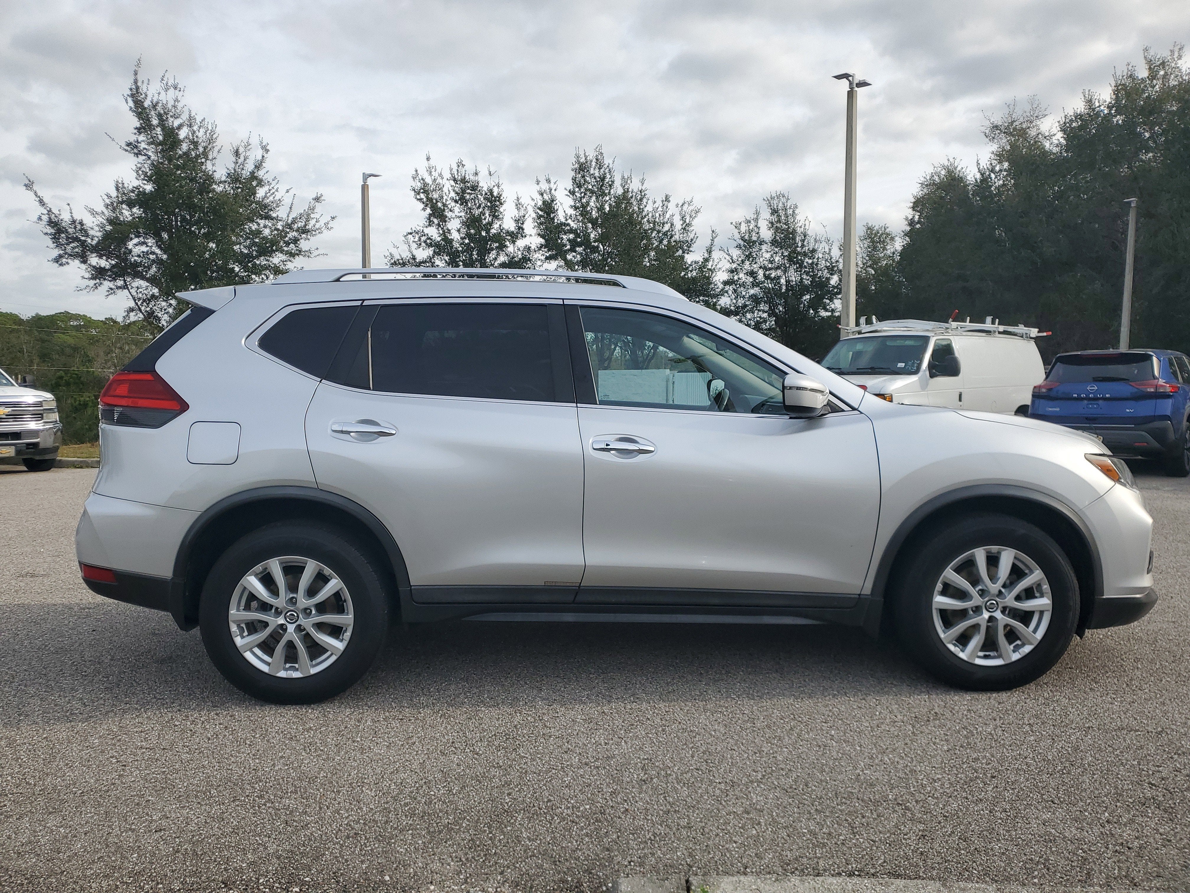 2017 Nissan Rogue SV